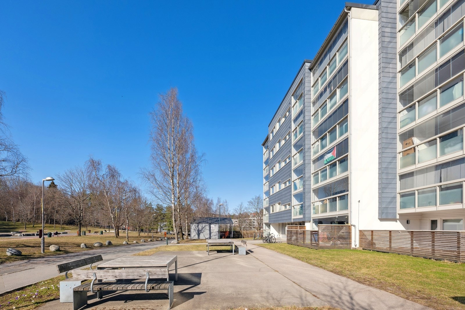 Fra eiendommen er det kort vei til Furuset aktivitetspark, butikker og T-banen som tar deg til sentrum på 24 minutter. Galleribilde