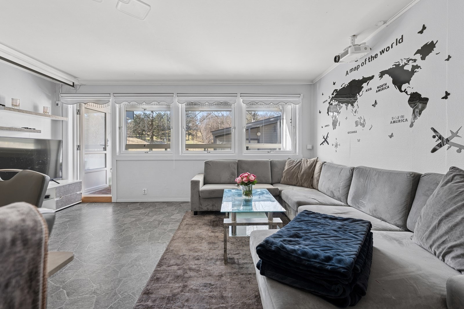 Vinduer og balkongdør med isolerglass er fra 2019. Galleribilde