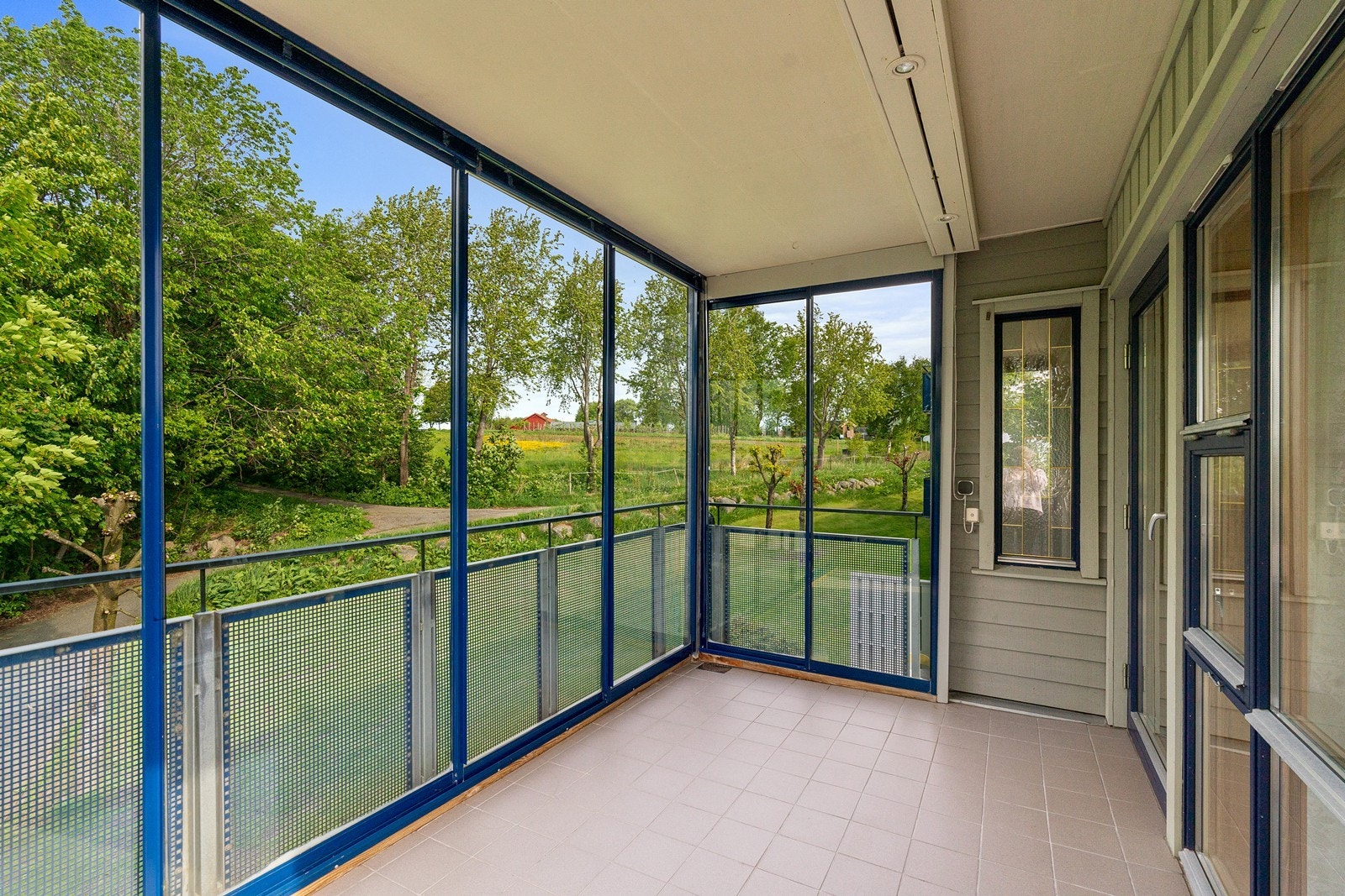 Innglasset balkong Galleribilde