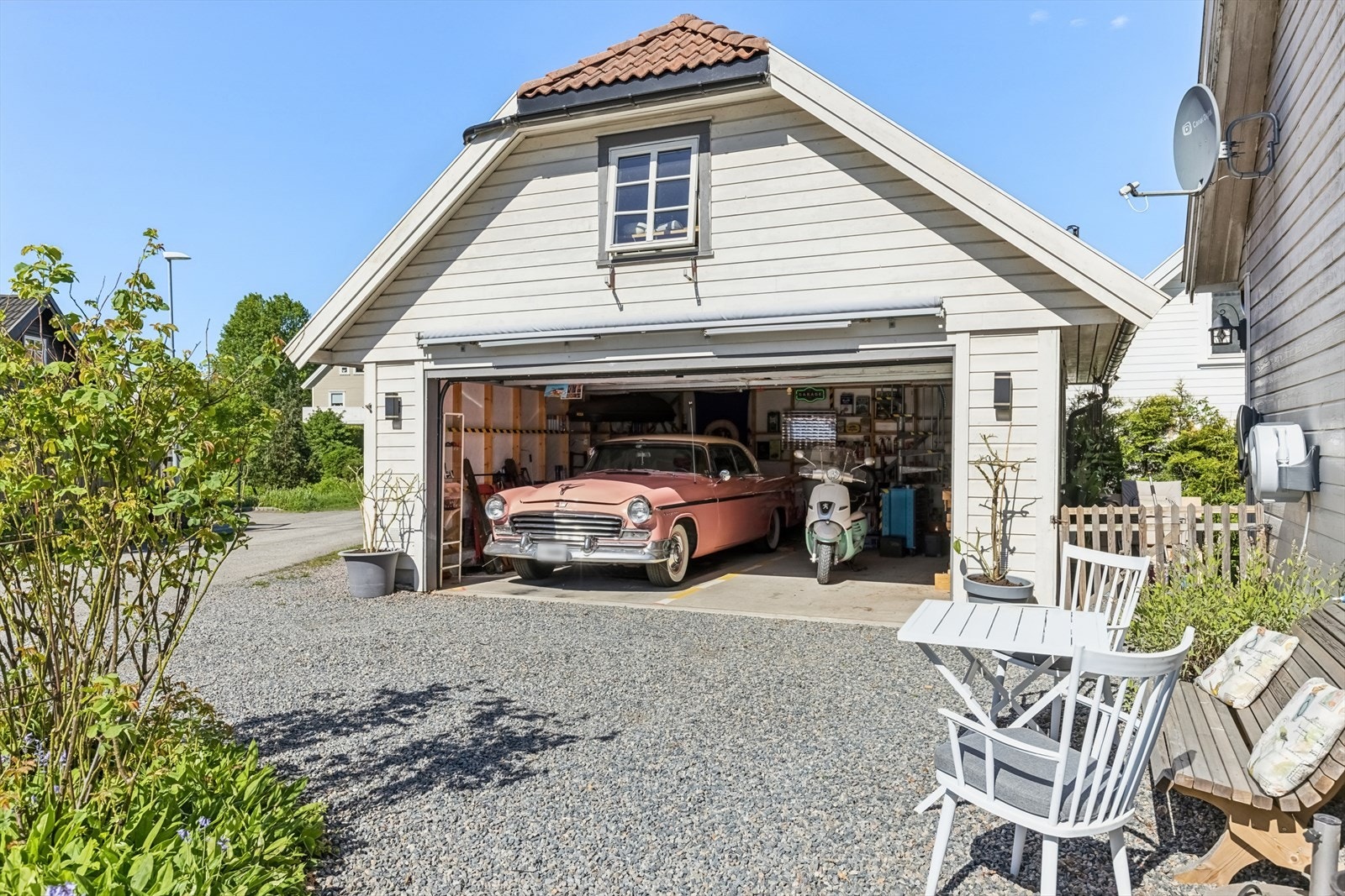 Frittstående garasje med loft. Galleribilde