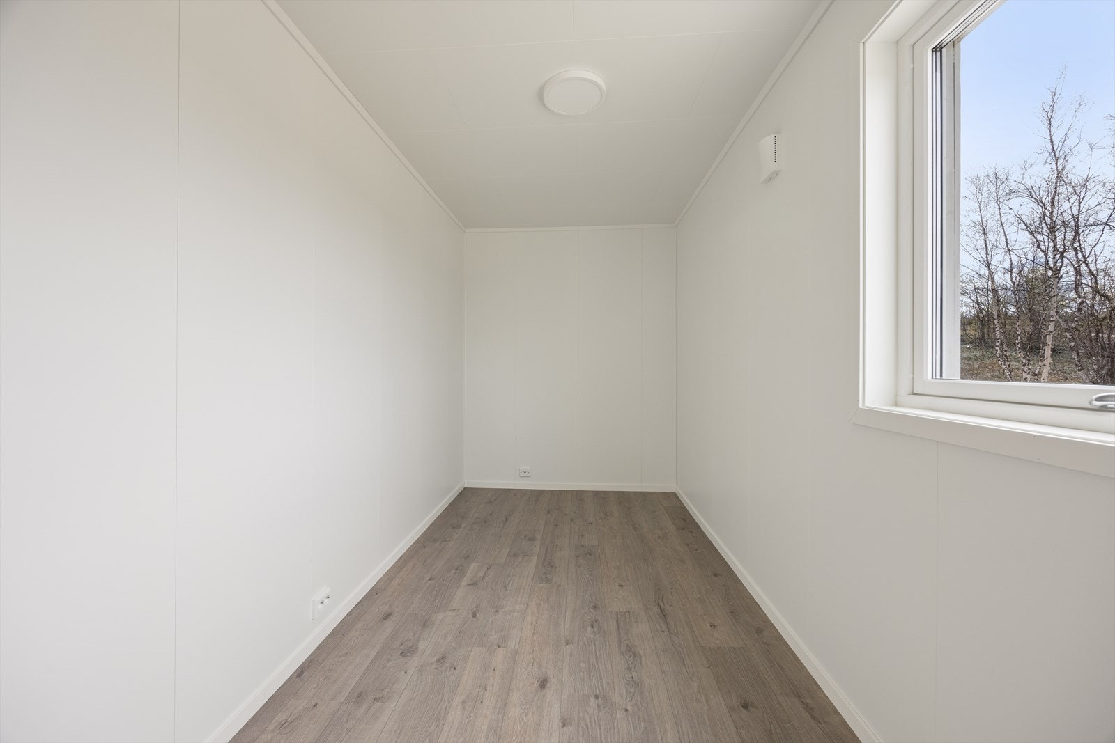 Soverommene er plassert samlet i en egen del av boligen, adskilt fra oppholdsrommene. Galleribilde