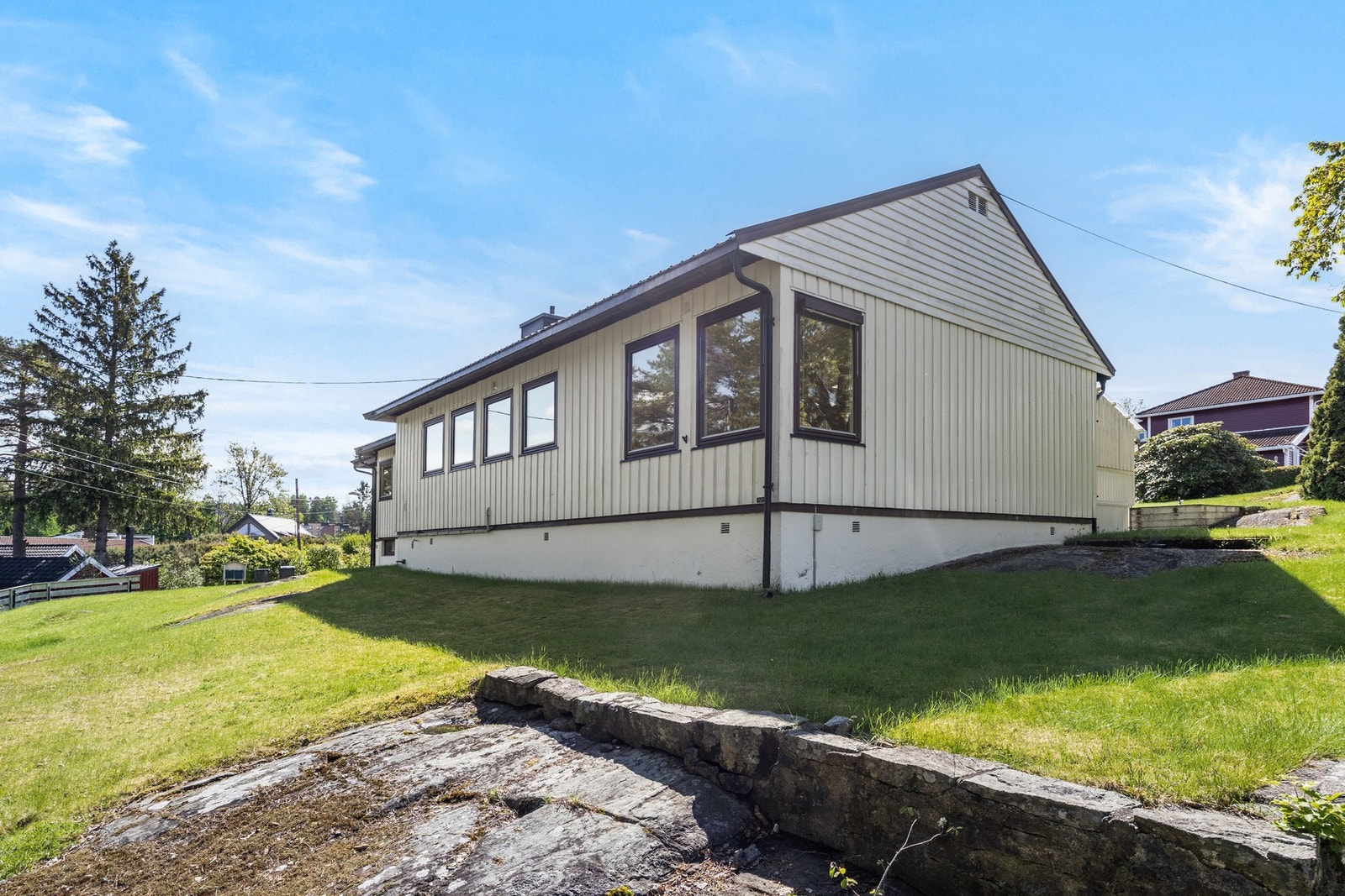 Rundt huset er det godt med boltreplass Galleribilde