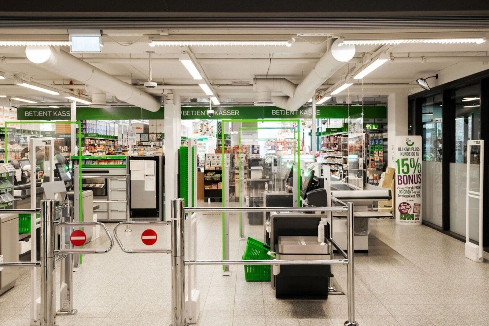 Kiwi, Vinmonopolet og Apotek1 m.m. i byggets 1. etasje. Galleribilde