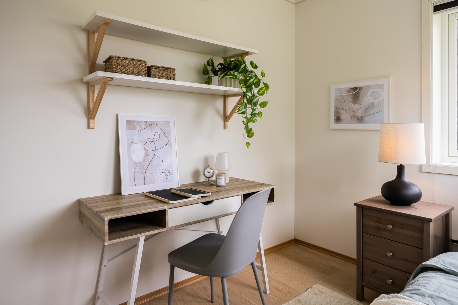 Soverommet har god plass til arbeidspult. Galleribilde