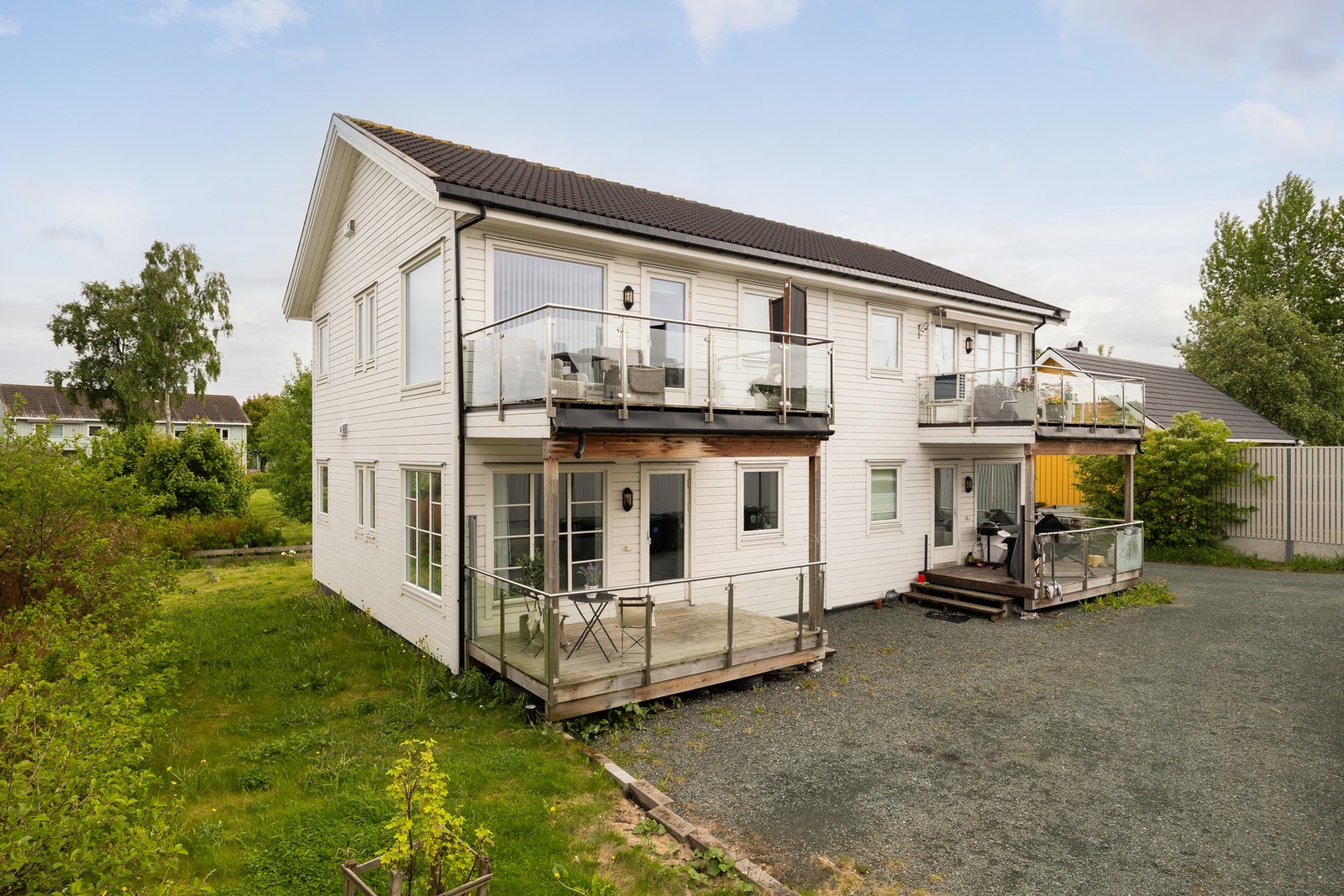 Leiligheten disponerer parkering for en bil. Galleribilde