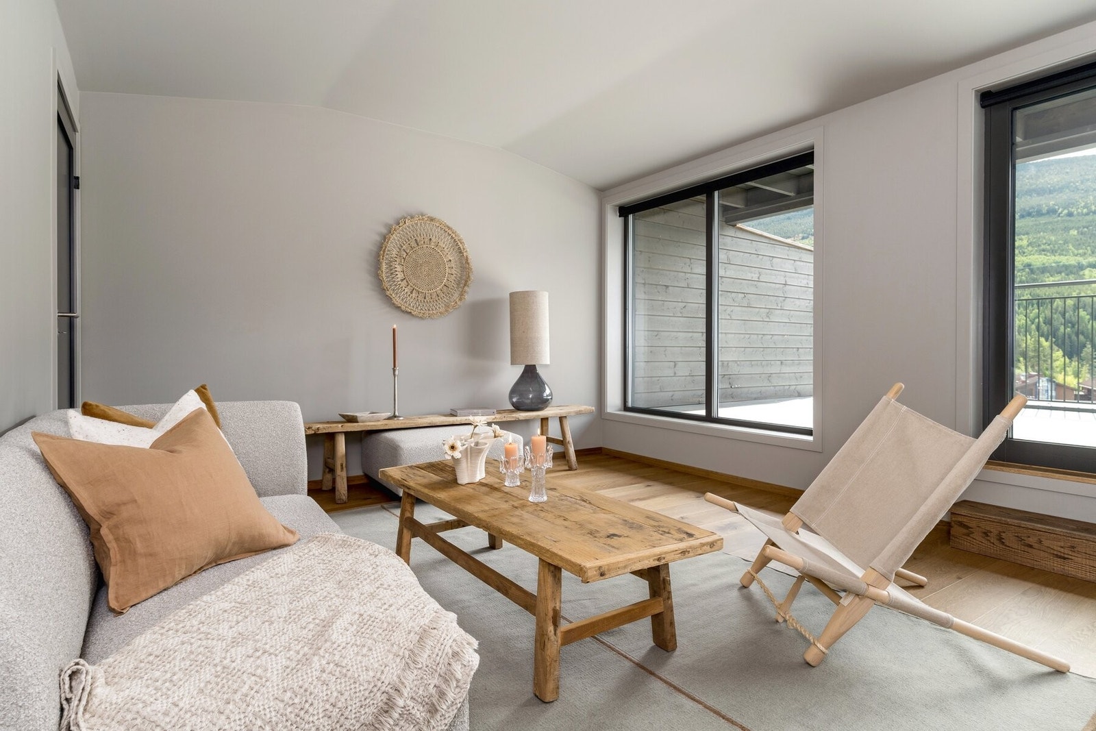 God plass til en romslig sofagruppe. Galleribilde