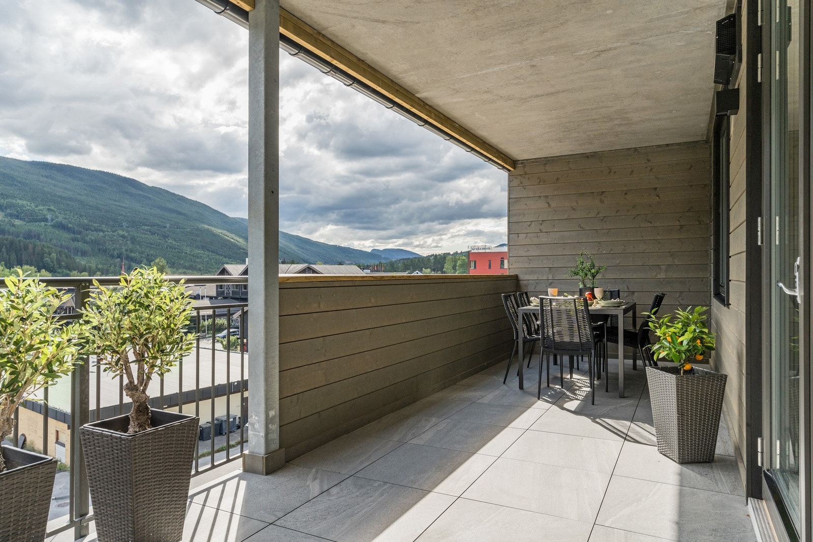 Overbygd veranda. Galleribilde