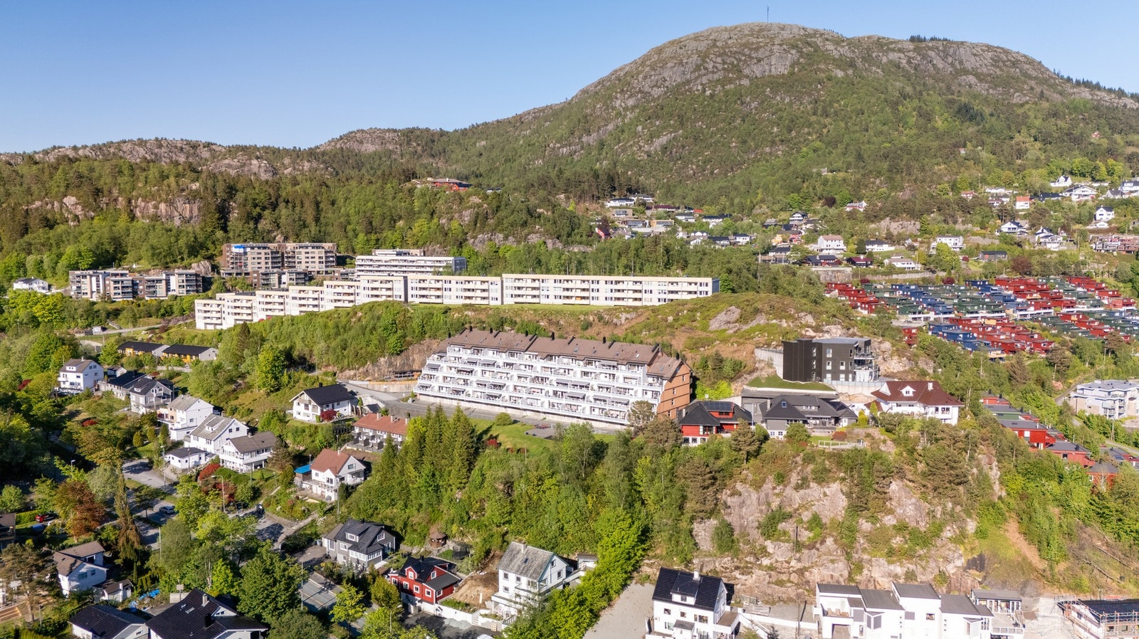 Blokken ligger høyt og fritt. Galleribilde
