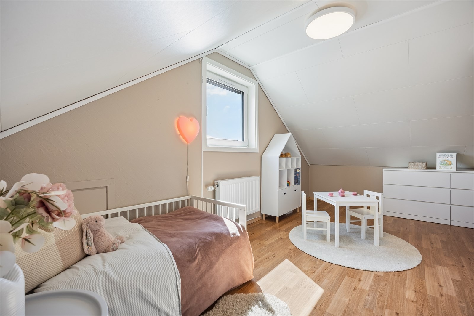 Rommene er romslige og gir gode møbleringsmuligheter. Galleribilde