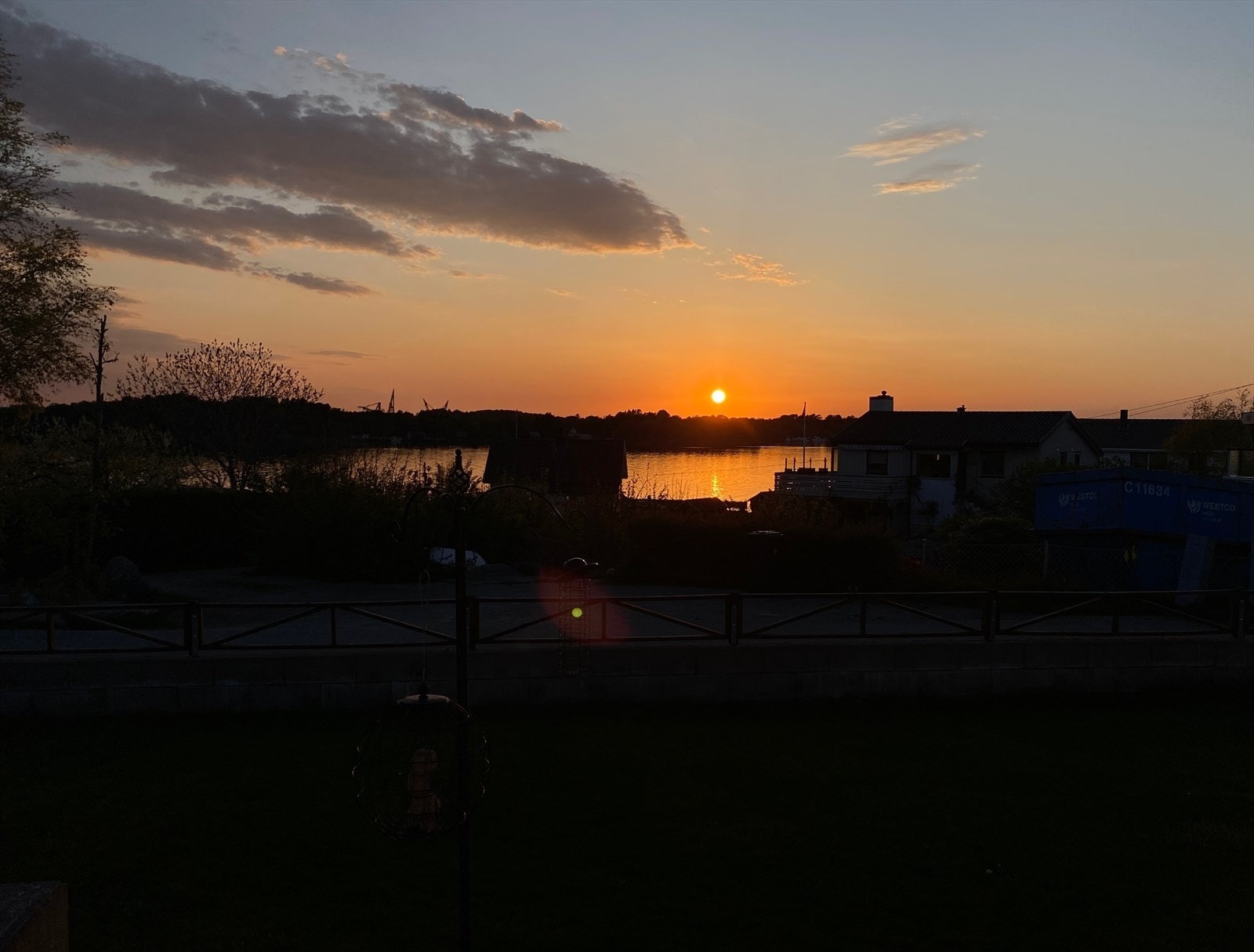 Stemningsfull solnedgang fra hagen (bilde tatt av selger) Galleribilde