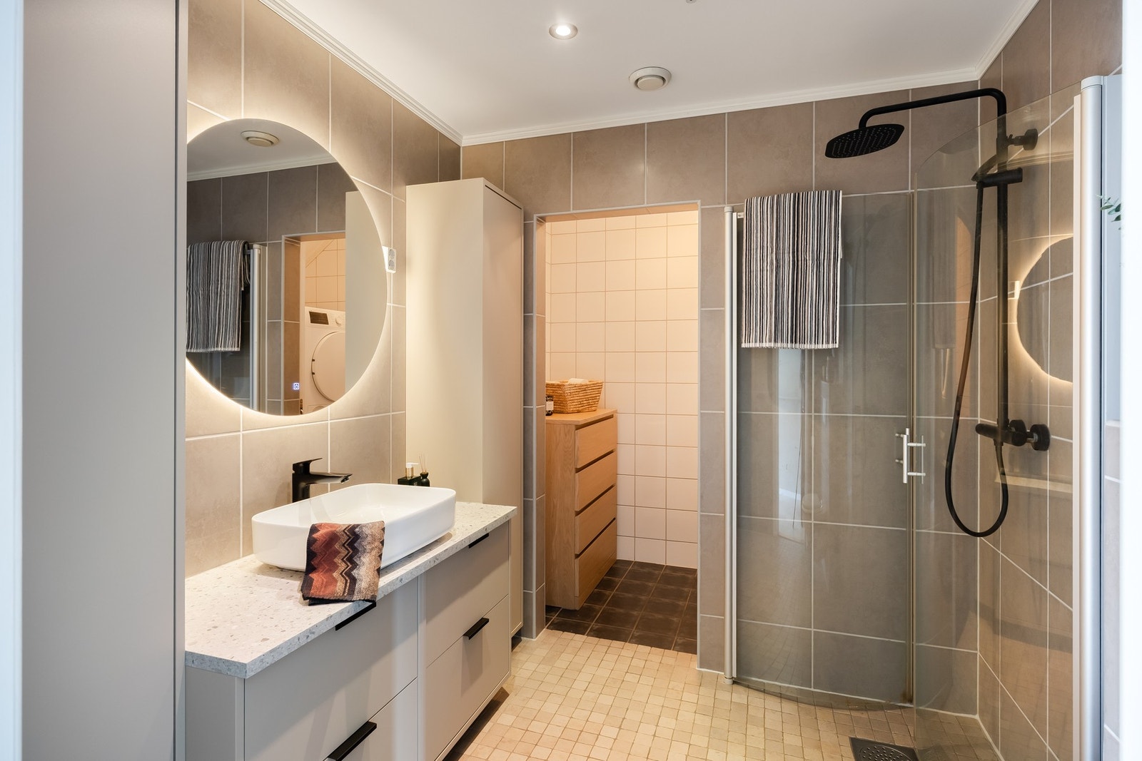 Badet ble oppgradert med ny flott baderomsinnredning i 2026. Galleribilde