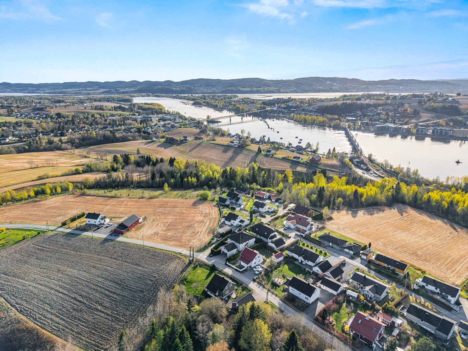 Med gangavstand til Svingen stasjon er det enkel pendlertilgang med tog. Galleribilde