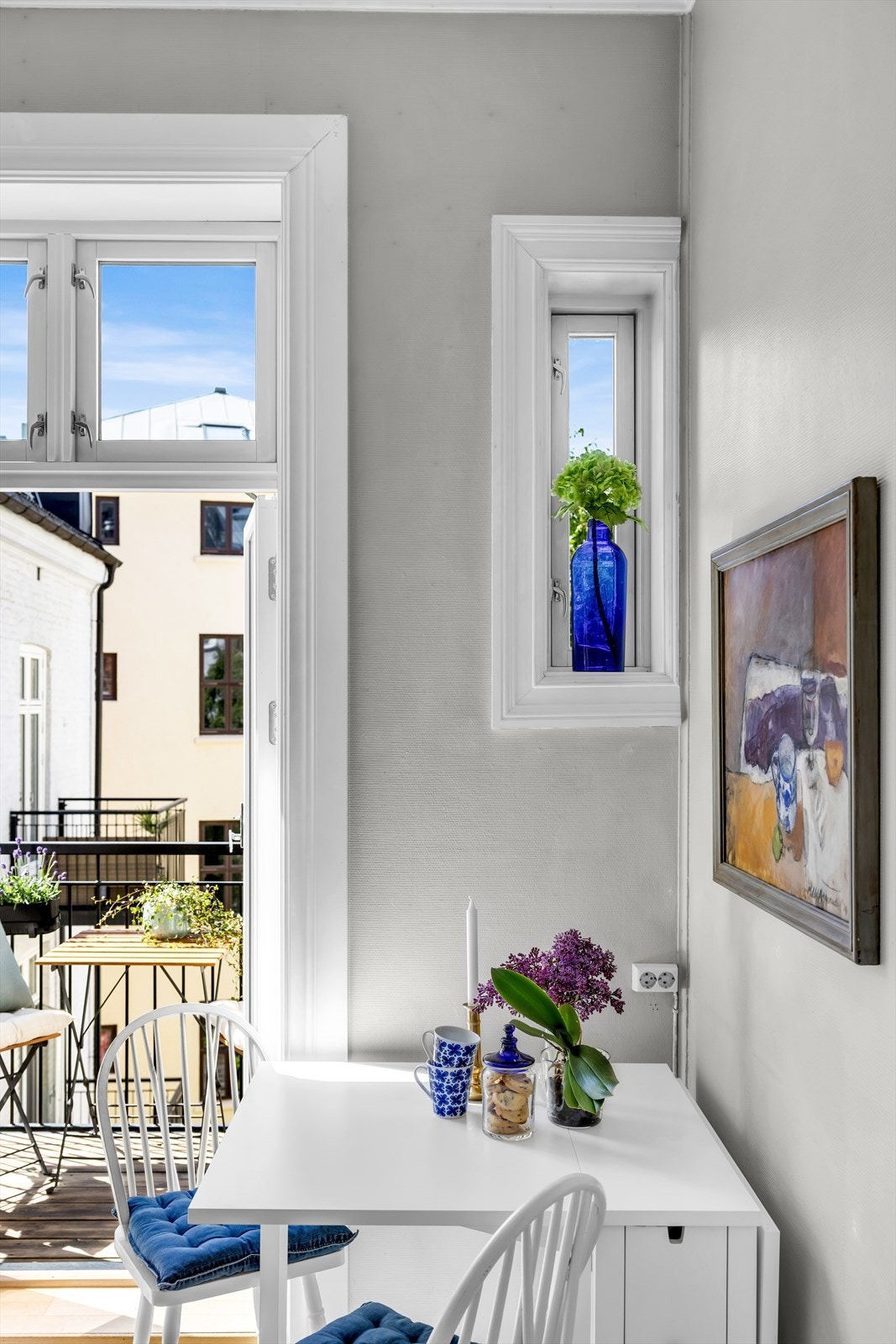 Plass til et mindre spisebord dersom man ønsker en hyggelig spiseplass på kjøkkenet. Galleribilde
