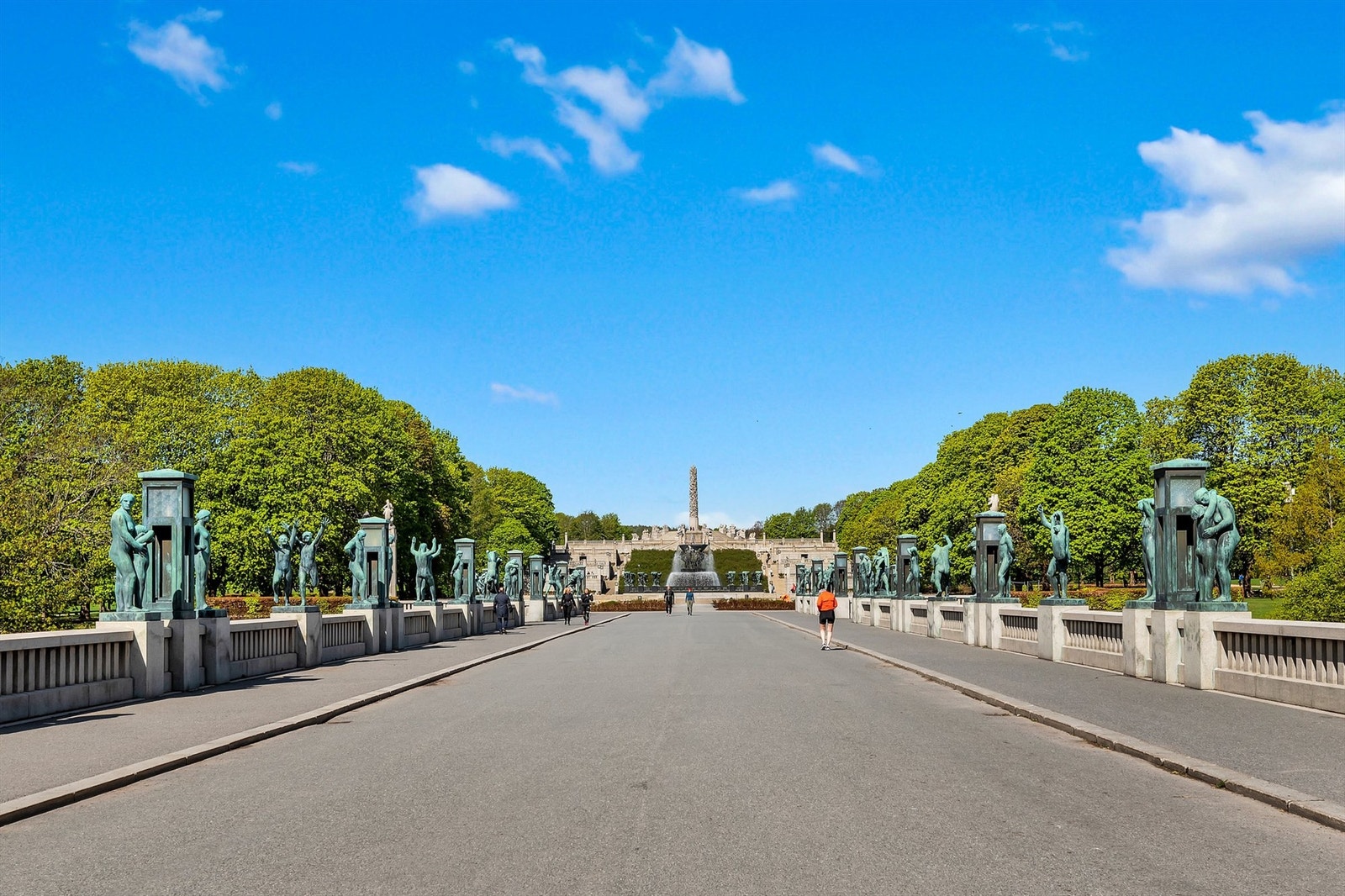 Med Frognerparken i gangavstand til leiligheten er det mange hyggelige turområder i nærheten. Galleribilde