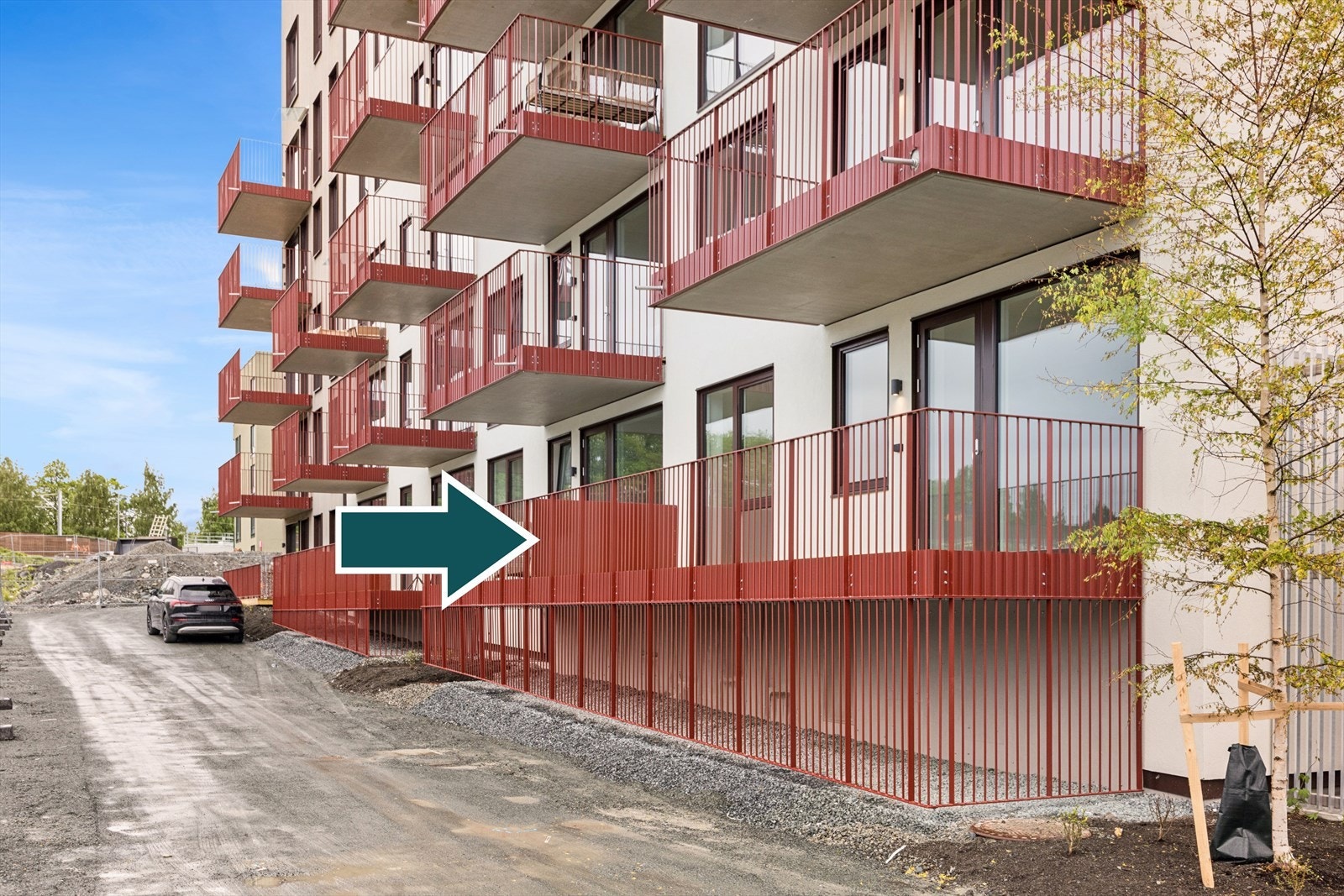 Romslig balkong med hjørnebeliggenhet i bygget. Galleribilde
