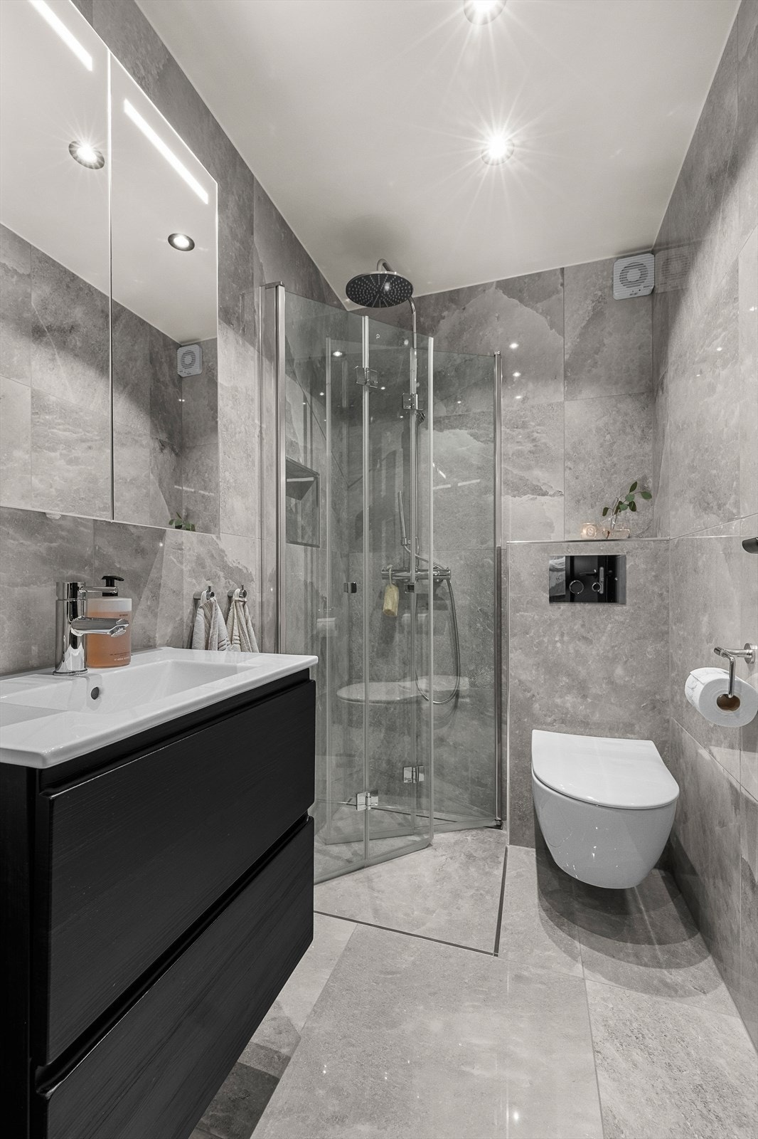 Pent oppusset bad nr 2 i 1.etg. Galleribilde