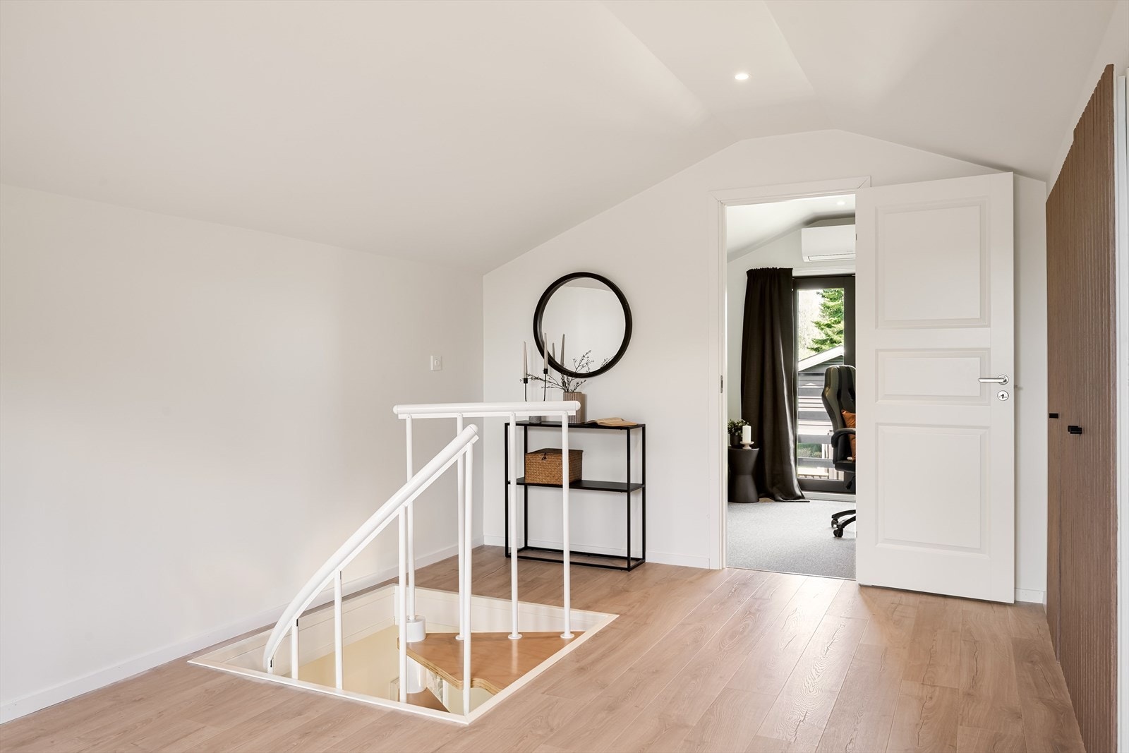 Det ble utstedt ferdigattest for bruksendring av loft fra tilleggsdel til hoveddel i 2025. Galleribilde