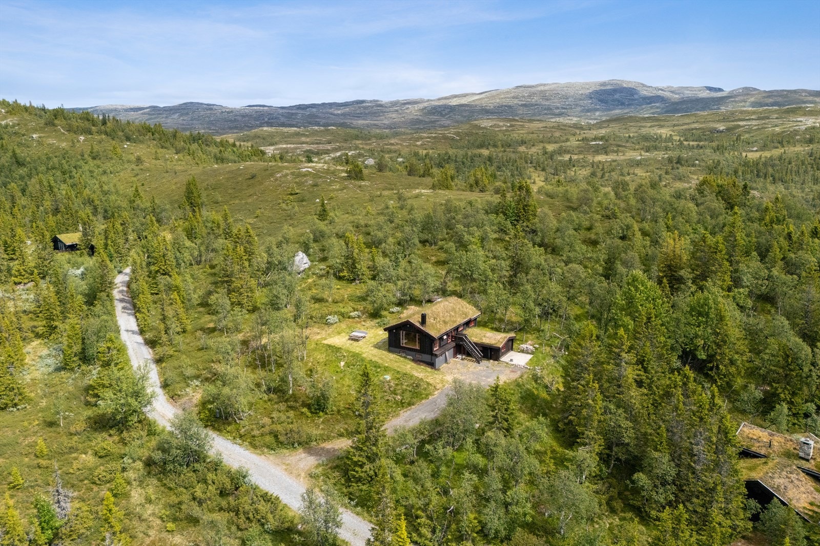 Fritidsboligen ligger i et populært hytteområde med flott og solrik beliggenhet i Eggedal. Galleribilde