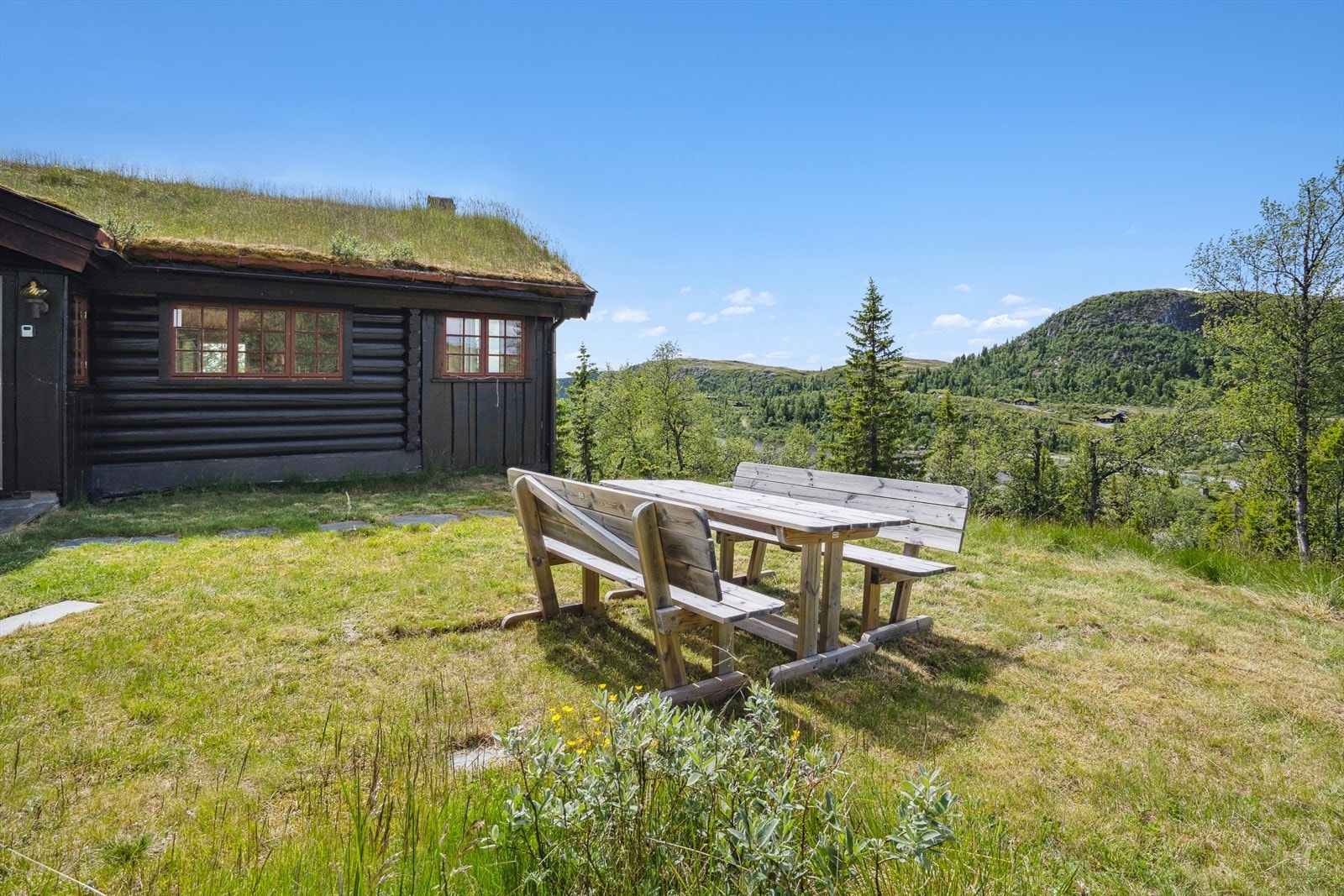 Flott uteområde hvor morgenkaffen kan nytes. Galleribilde