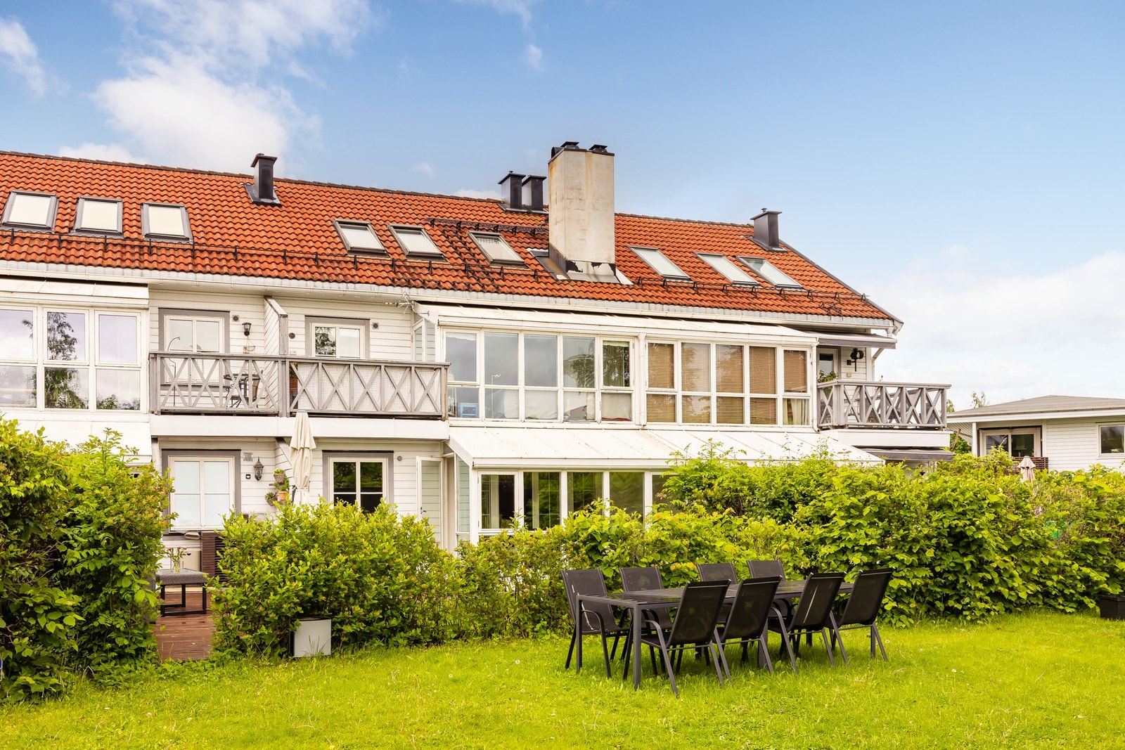 Sameiet har en frodig felles hage med gode solforhold. Galleribilde