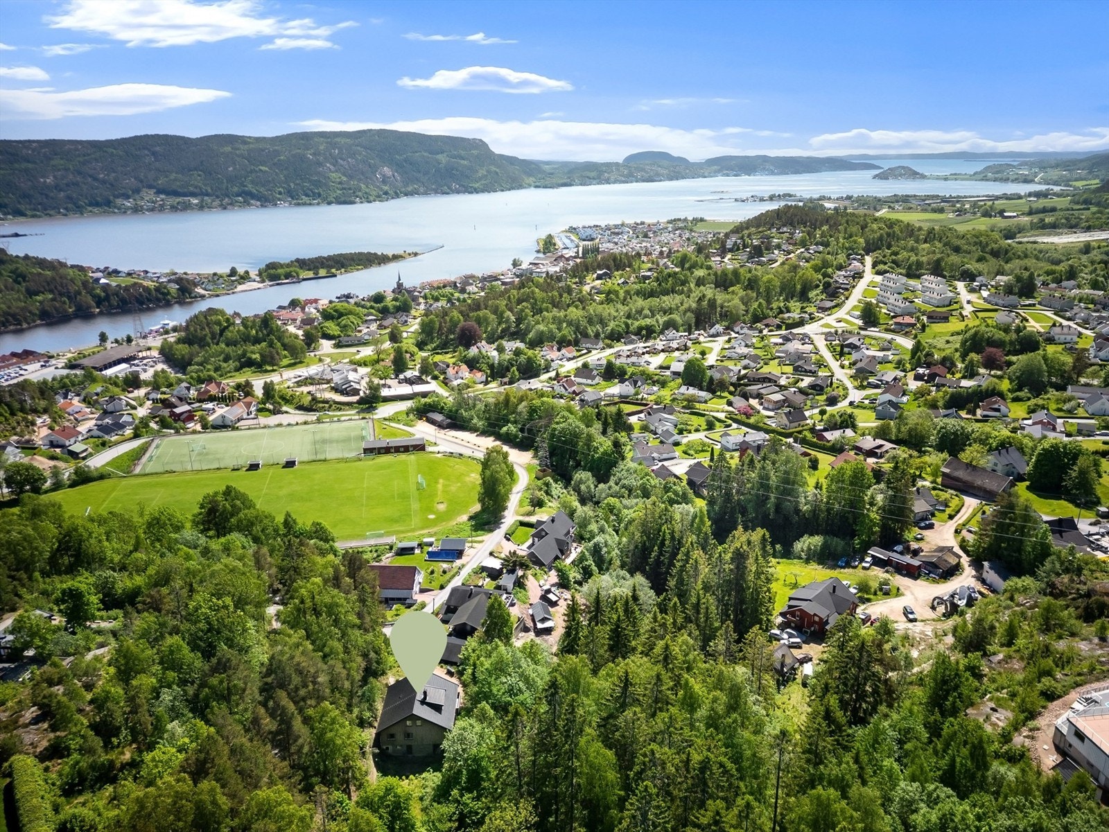 Høy og fri beliggenhet, som gir en flott utsikt over Svelvik og fjorden.
Foto: Ole Thoresen Galleribilde
