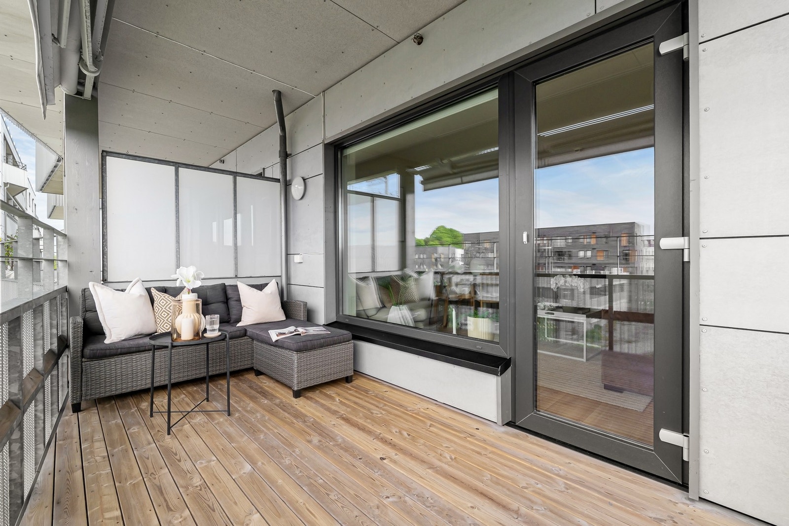 Her har du god plass til å etablere sittegruppe etter ønske og grill. Galleribilde