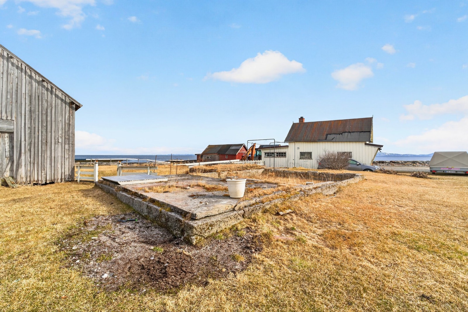 Eiendommen har flere eldre bygningsfundamenter som vitner om stedets historie. Galleribilde