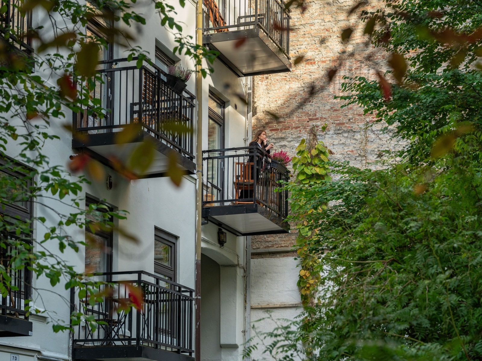 Ditt nye hjem har en spesielt god beliggenhet i en rolig, indre gård omgitt av masse friske farger på vakre St. Hanshaugen! Galleribilde
