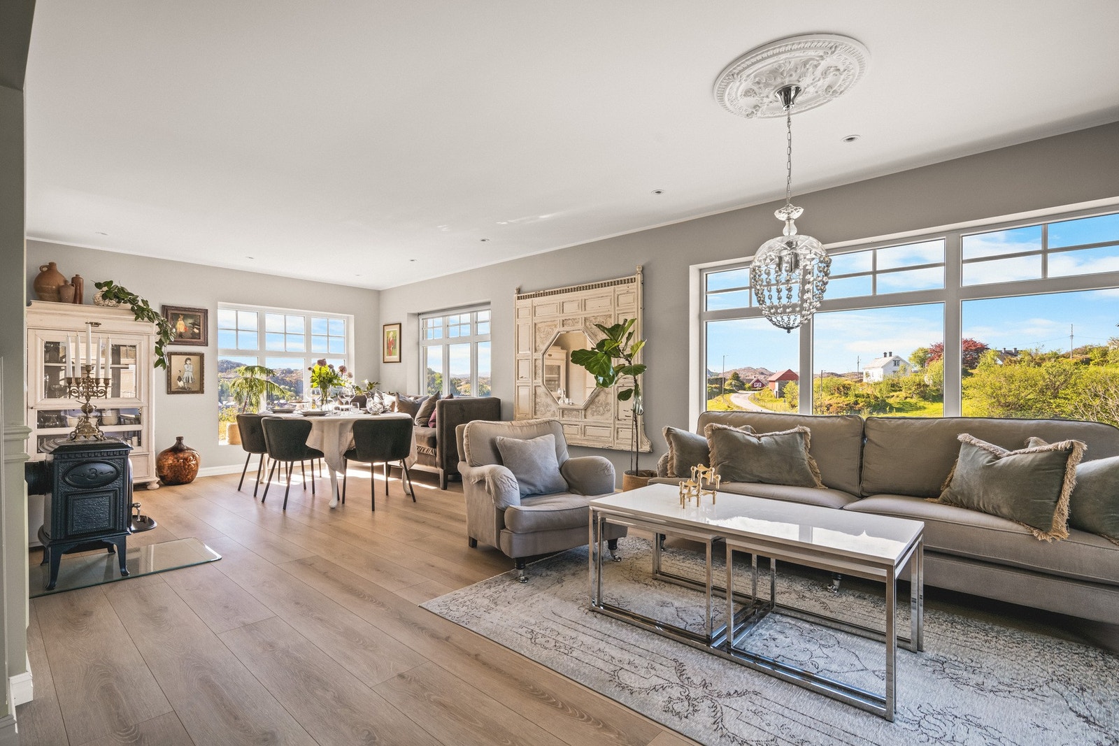 Bergby &Partners v/ Tommy Myrtvedt har gleden av å presentere Nesvegen 72! Galleribilde