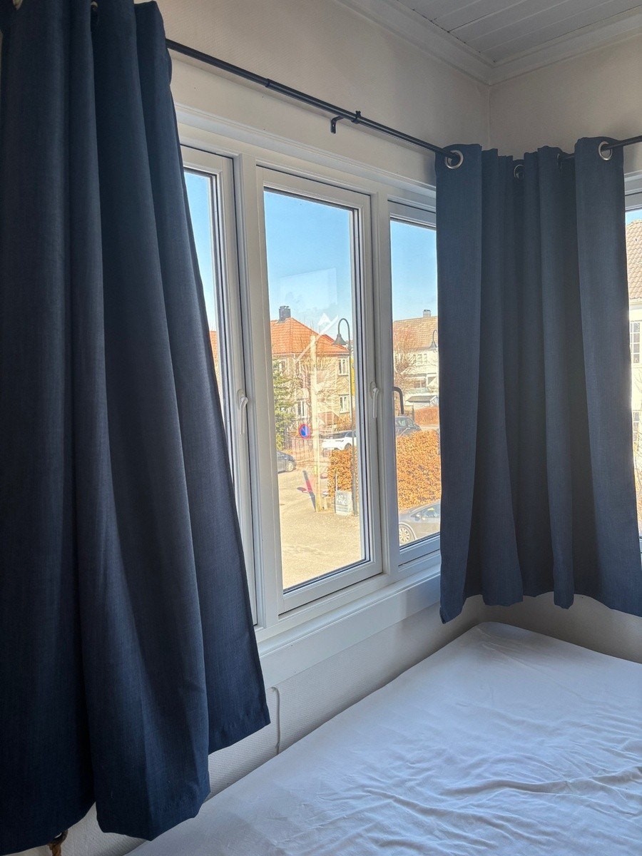Hvitt rom nede Galleribilde