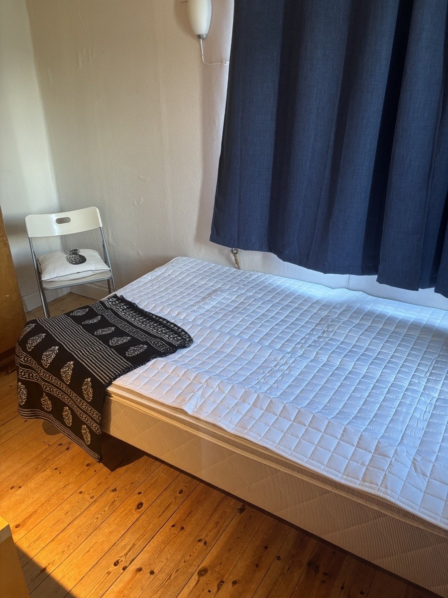 hvitt rom nede Galleribilde