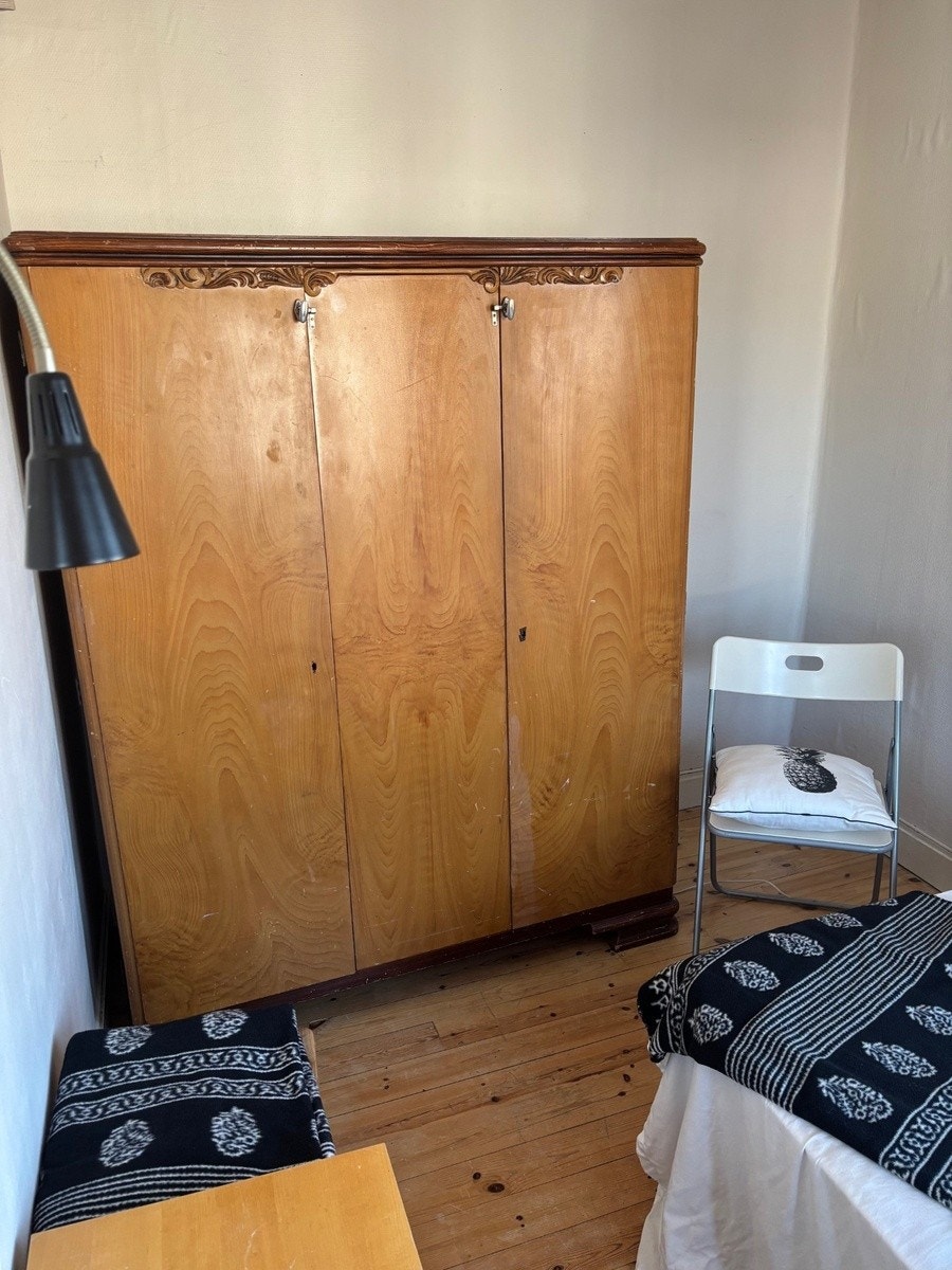 Hvitt rom nede Galleribilde