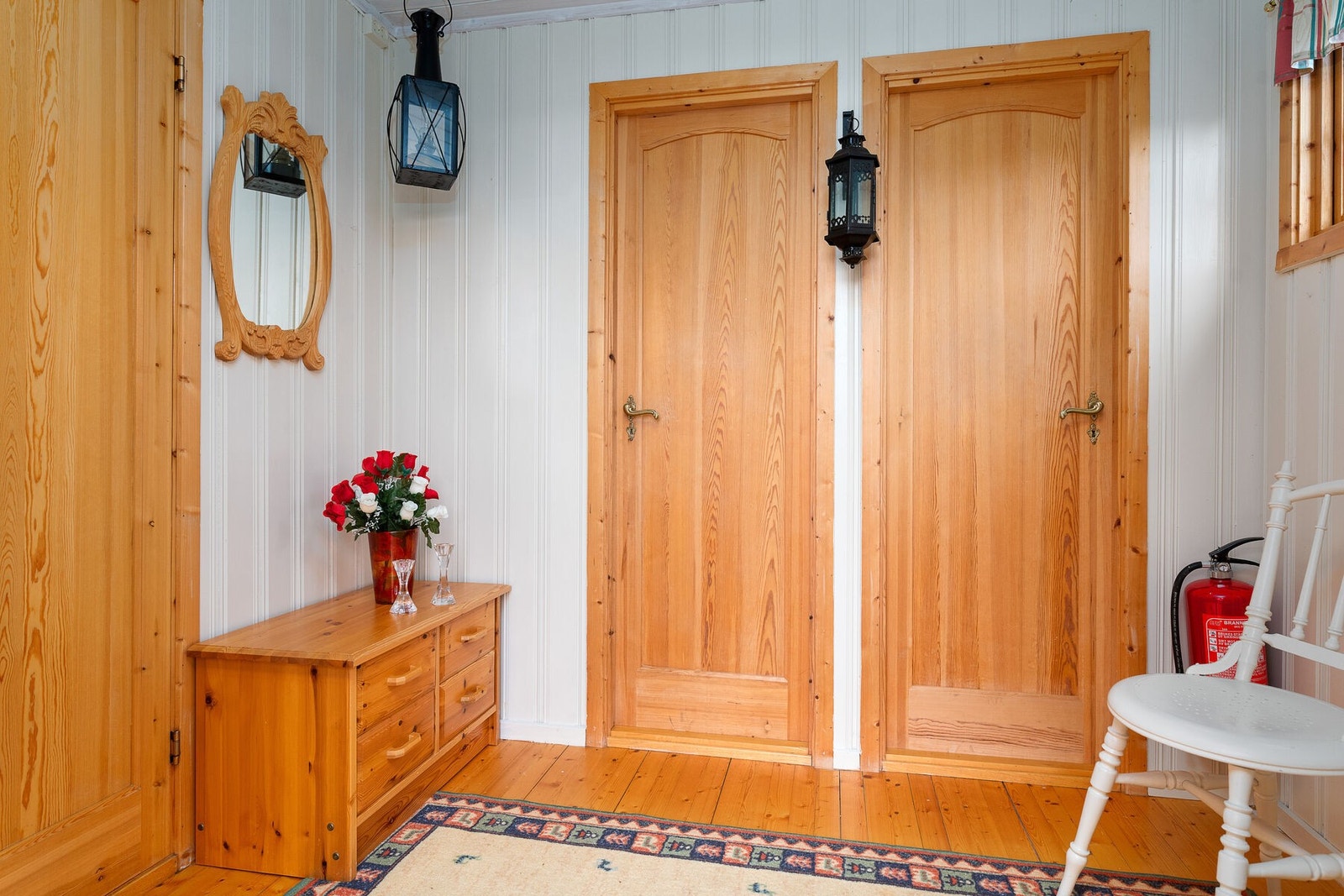 Gang med adkomst til wc rom til høyre, og bod til venstre. Galleribilde