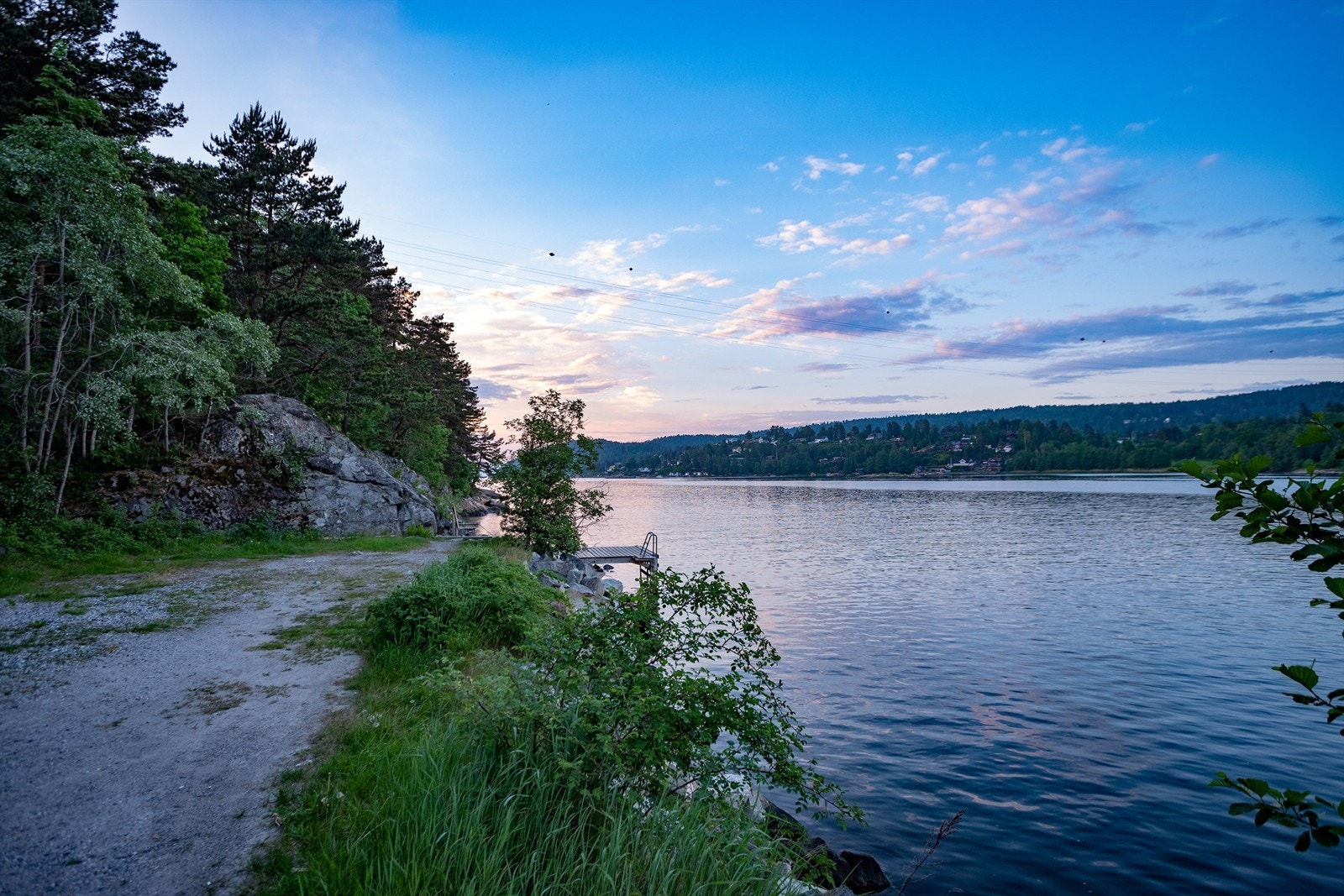 Knardal brygge og Brevik brygge ligger kun få minutter unna med bil, med flotte forhold for bading og andre vannaktiviteter. Galleribilde