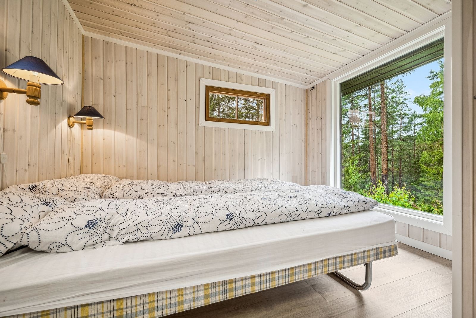 Hovedsoverommet har plass til seng og nattbord. Galleribilde