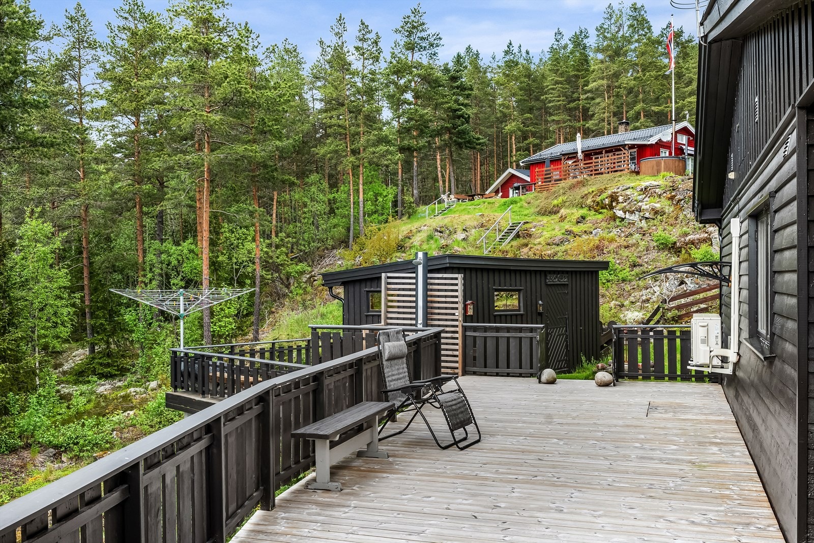 Dette er en eiendom som passer perfekt for deg som ønsker et rolig fristed - et sted hvor du kan trekke deg tilbake fra hverdagens tempo og nyte natur, stillhet og ekte hytteliv. Galleribilde