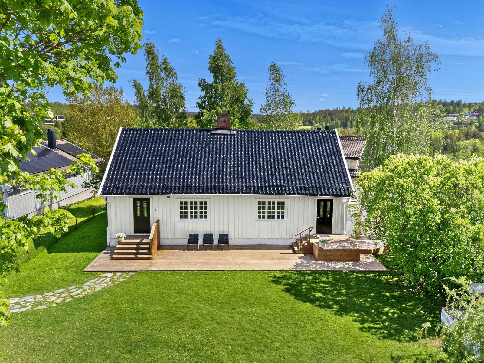 Her får man en grønn, liten oase - midt i et moderne boligfelt. Galleribilde