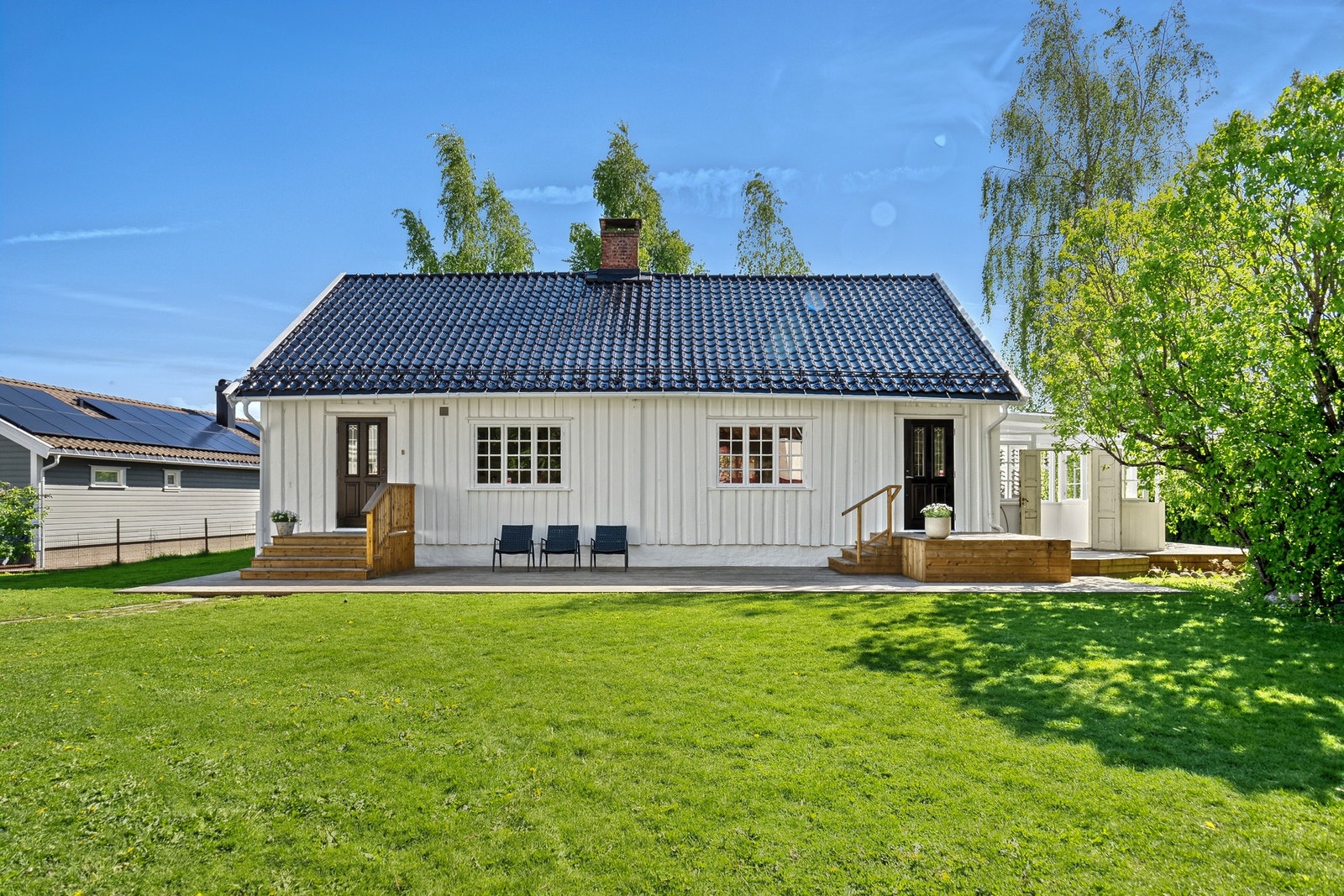 Terrassen er oppmålt til ca. 77 kvm, utstyrt med vannkran og belysning. Galleribilde