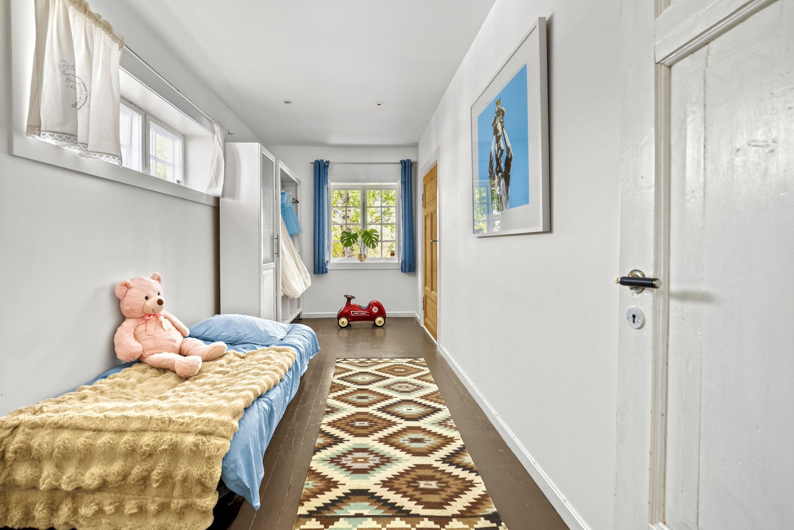 Det andre soverommet i 1. etasje er utstyrt med downlights i himlingen. Galleribilde