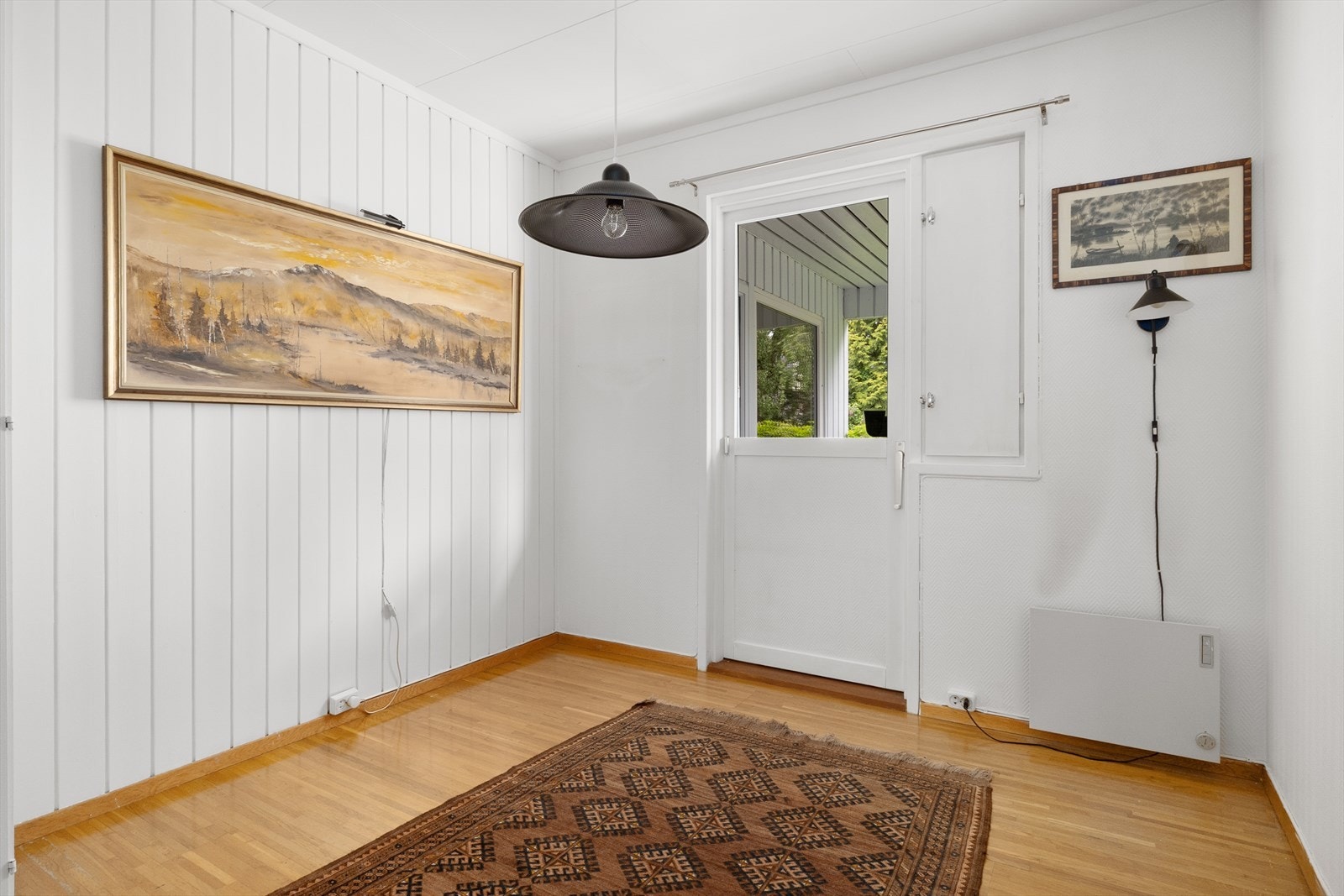 Fra to av soverommene er det utgang til terrassen. Galleribilde