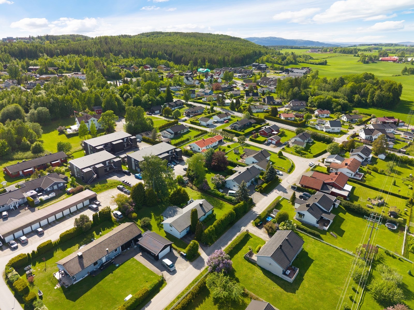 Fra boligen er det gangavstand til barnehager og Stavsberg skole. Galleribilde