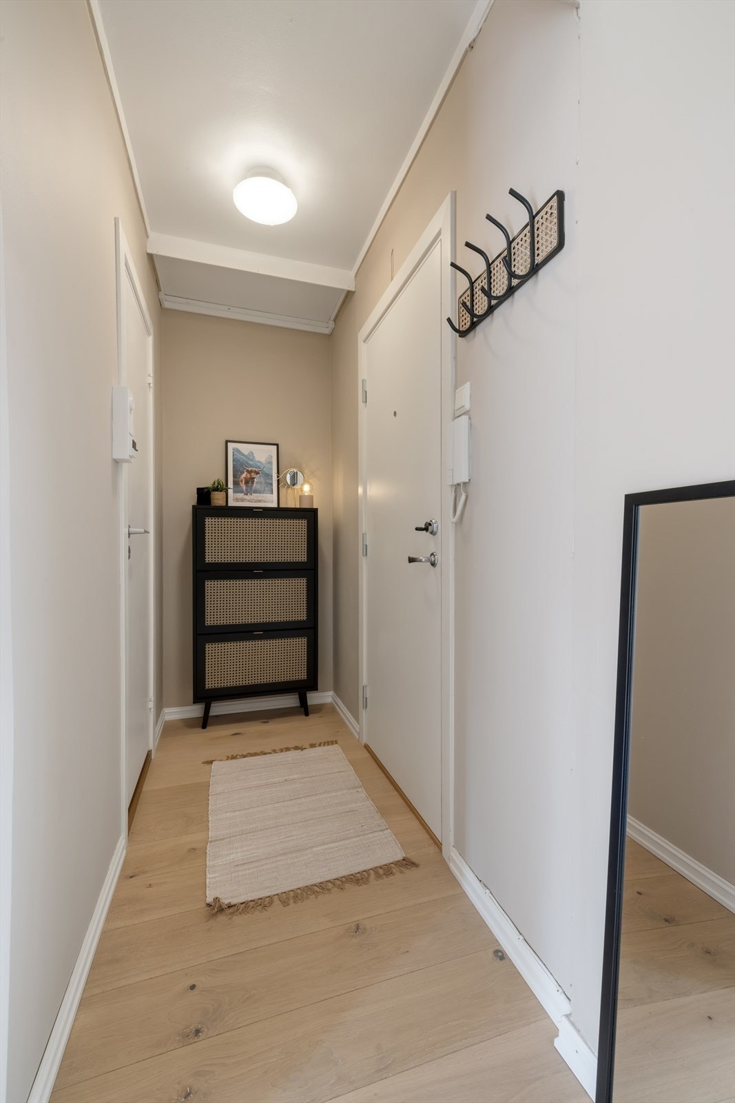 Entré med plass til yttertøy og sko. Galleribilde