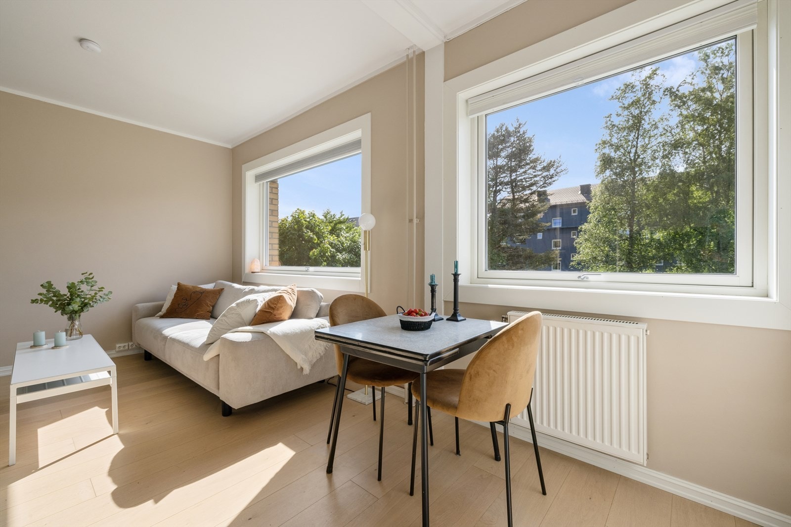 Leiligheten varmes opp med radiatorer tilknyttet fjernvarme. Galleribilde