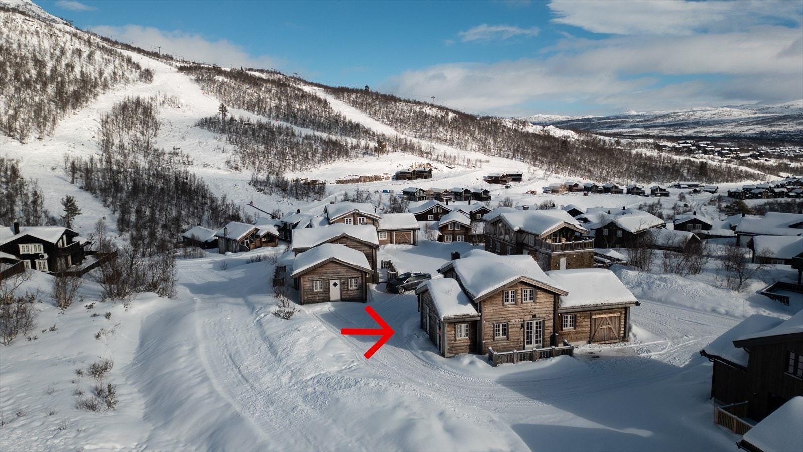 Tilknytning til alpinanlegget til venstre ligger rett utenfor hytta. Galleribilde
