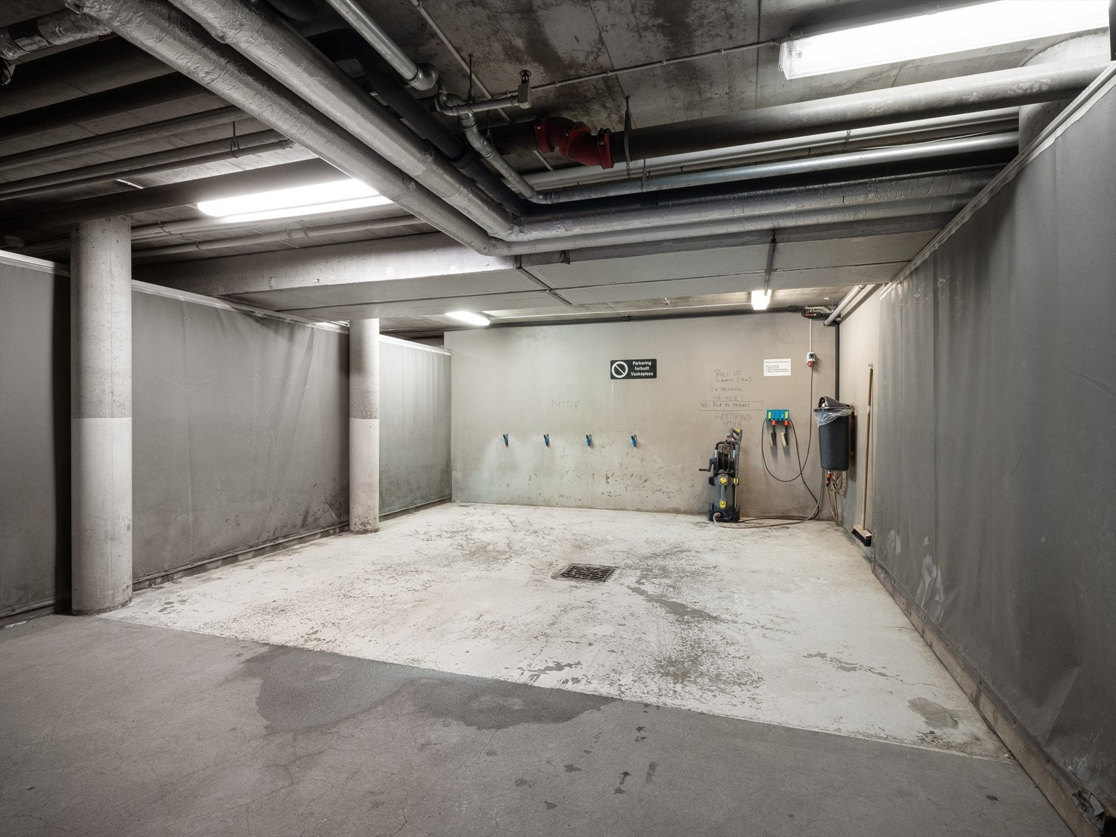Felles vaskeplass for bil i garasjeanlegget Galleribilde