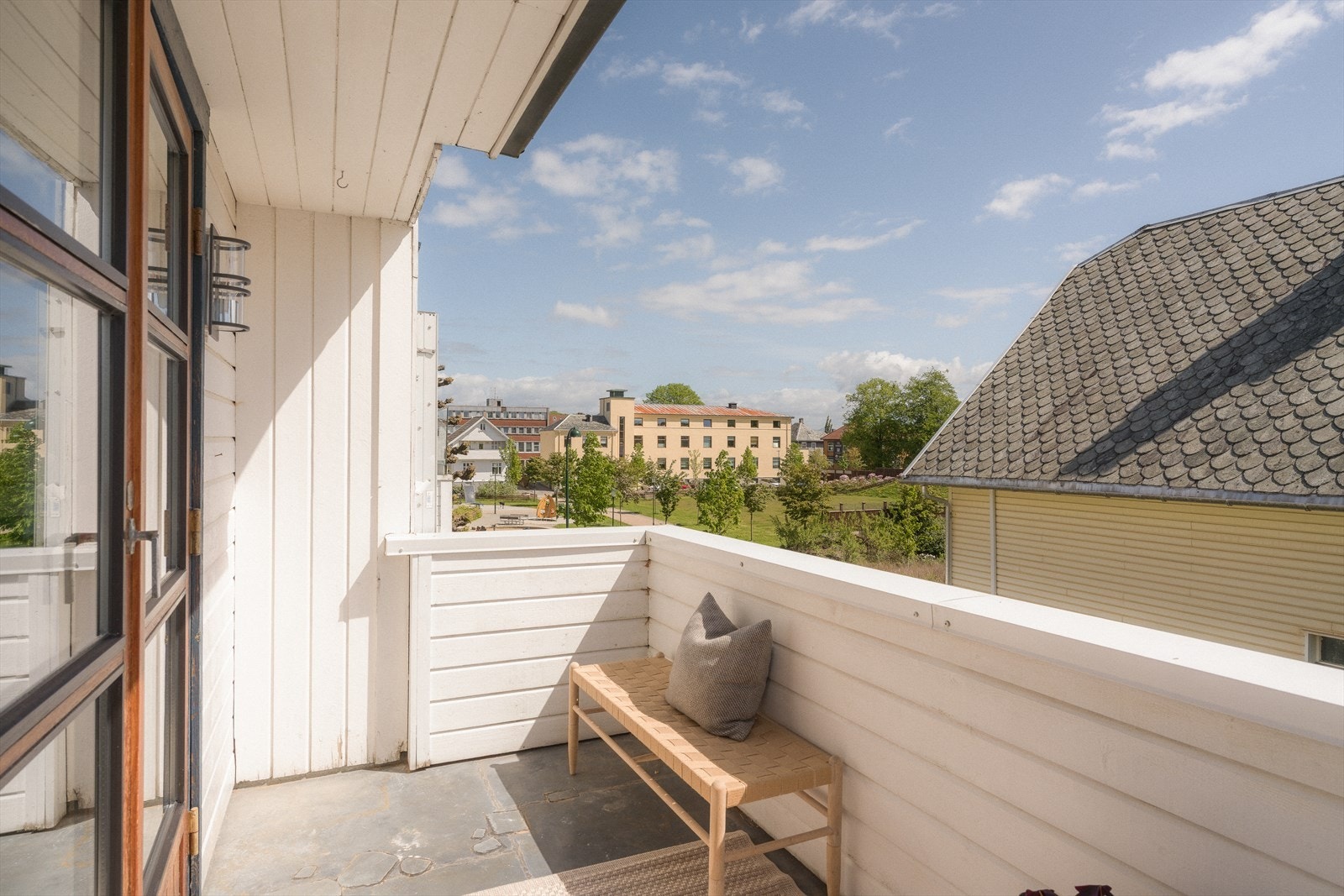 Balkongen har gode solforhold. Galleribilde