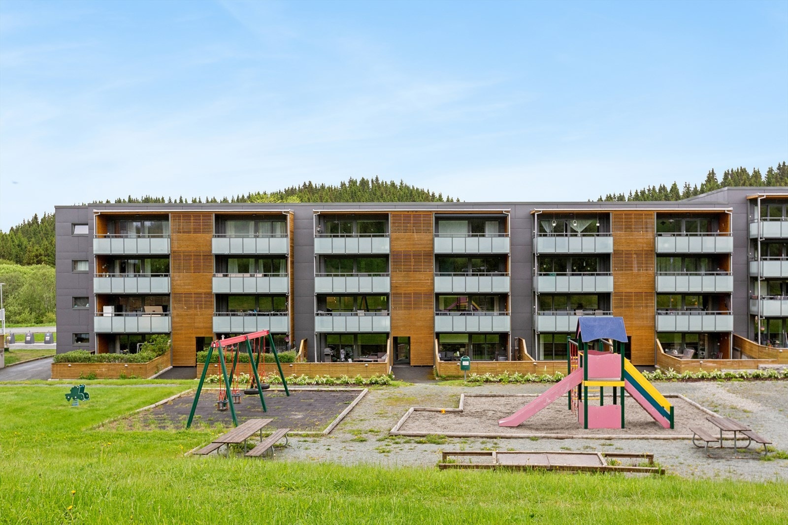Leiligheten ligger i et barnevennlig område med kort vei til Romolslia barneskole og flotte turområder. Galleribilde