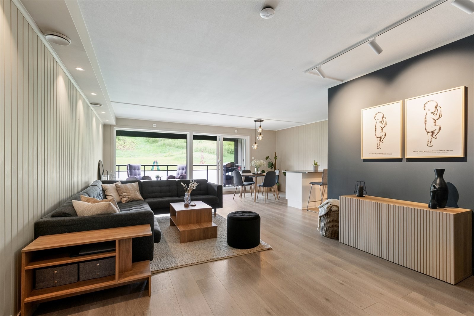 Romslig 4-roms leilighet med god standard i barnevennlige Romolslia. Galleribilde