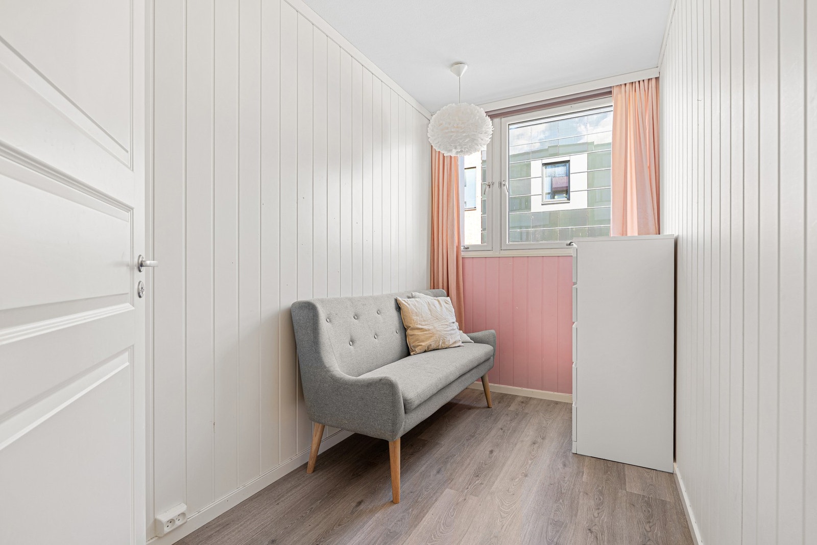 Soverom tre på 5,5 m² perfekt som barnerom eller gjesterom. Galleribilde