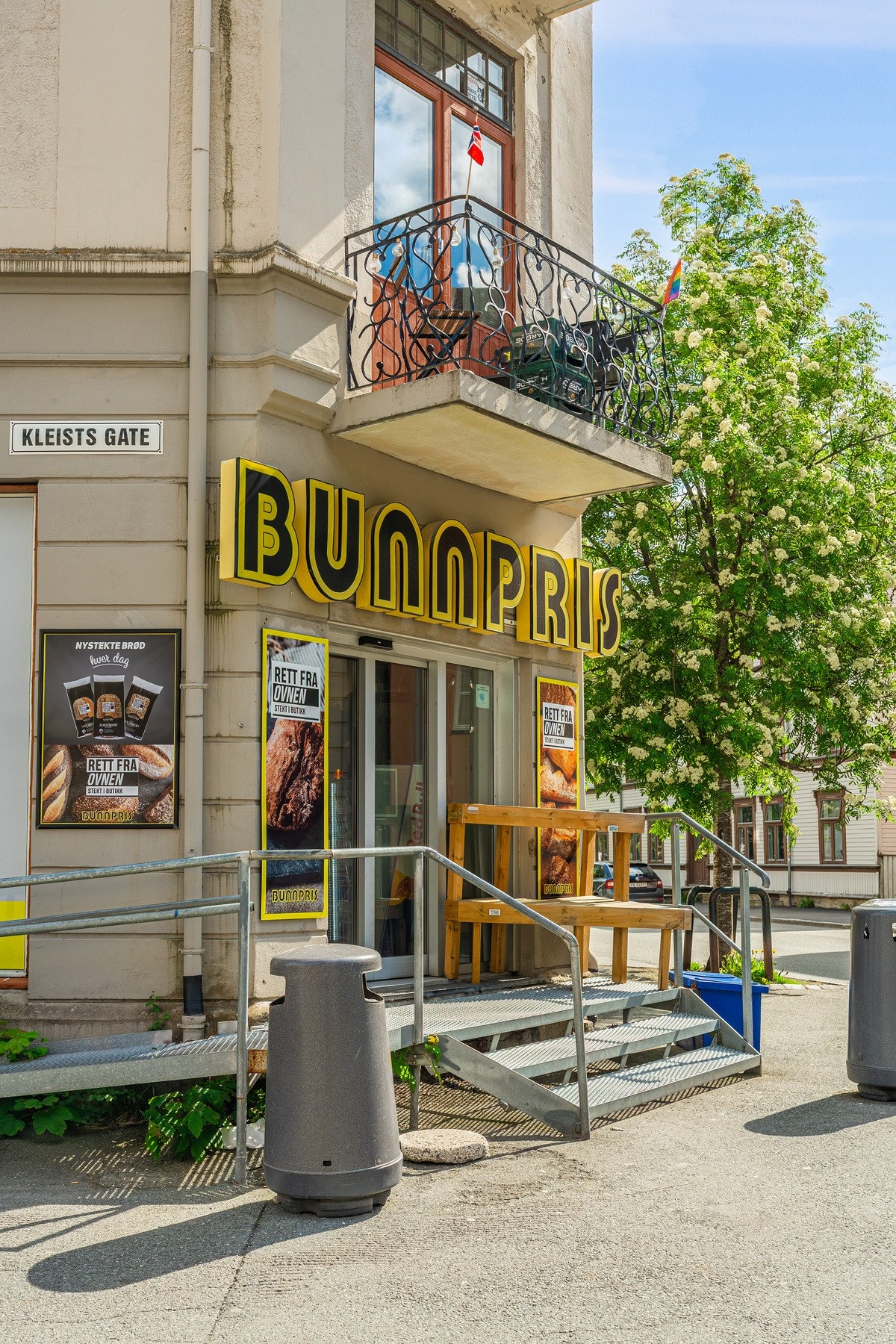 Det er søndagsåpen Bunnpris og Joker noen få minutters gange fra boligen. Galleribilde